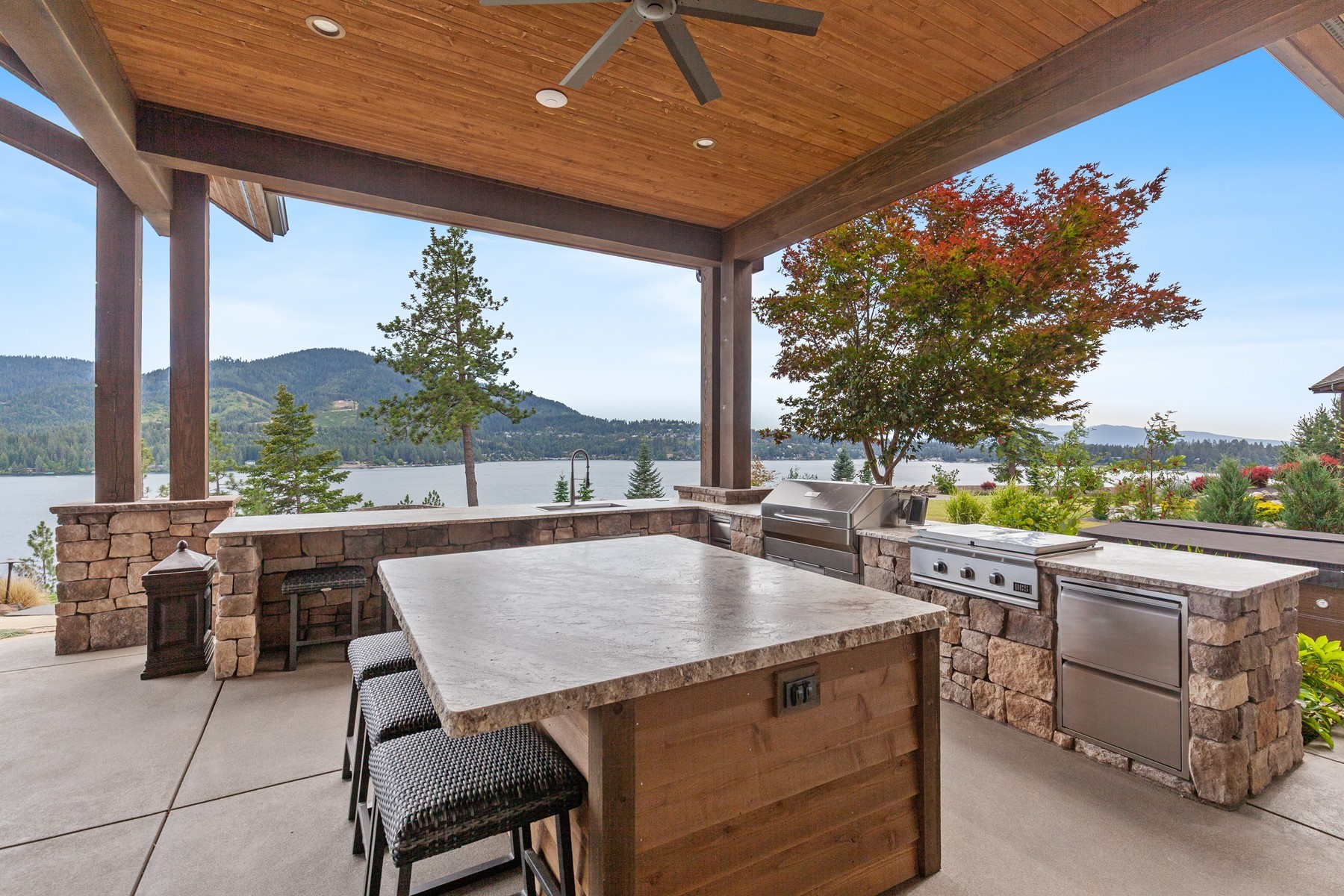  Rare Custom Retreat at Hayden Lake - 物件實景