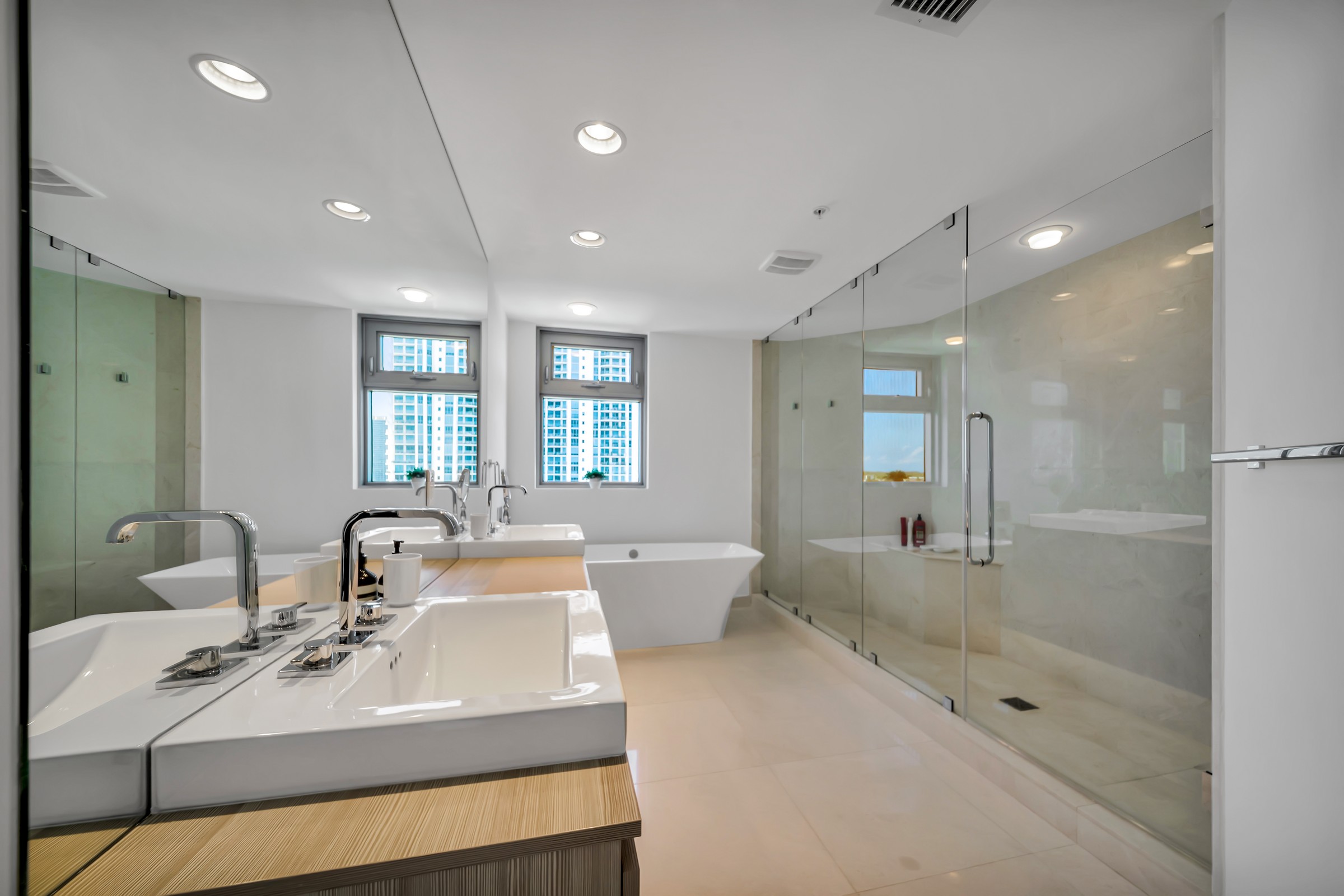  17301 Biscayne Blvd, North Miami Beach, FL, 33160 - 物件實景