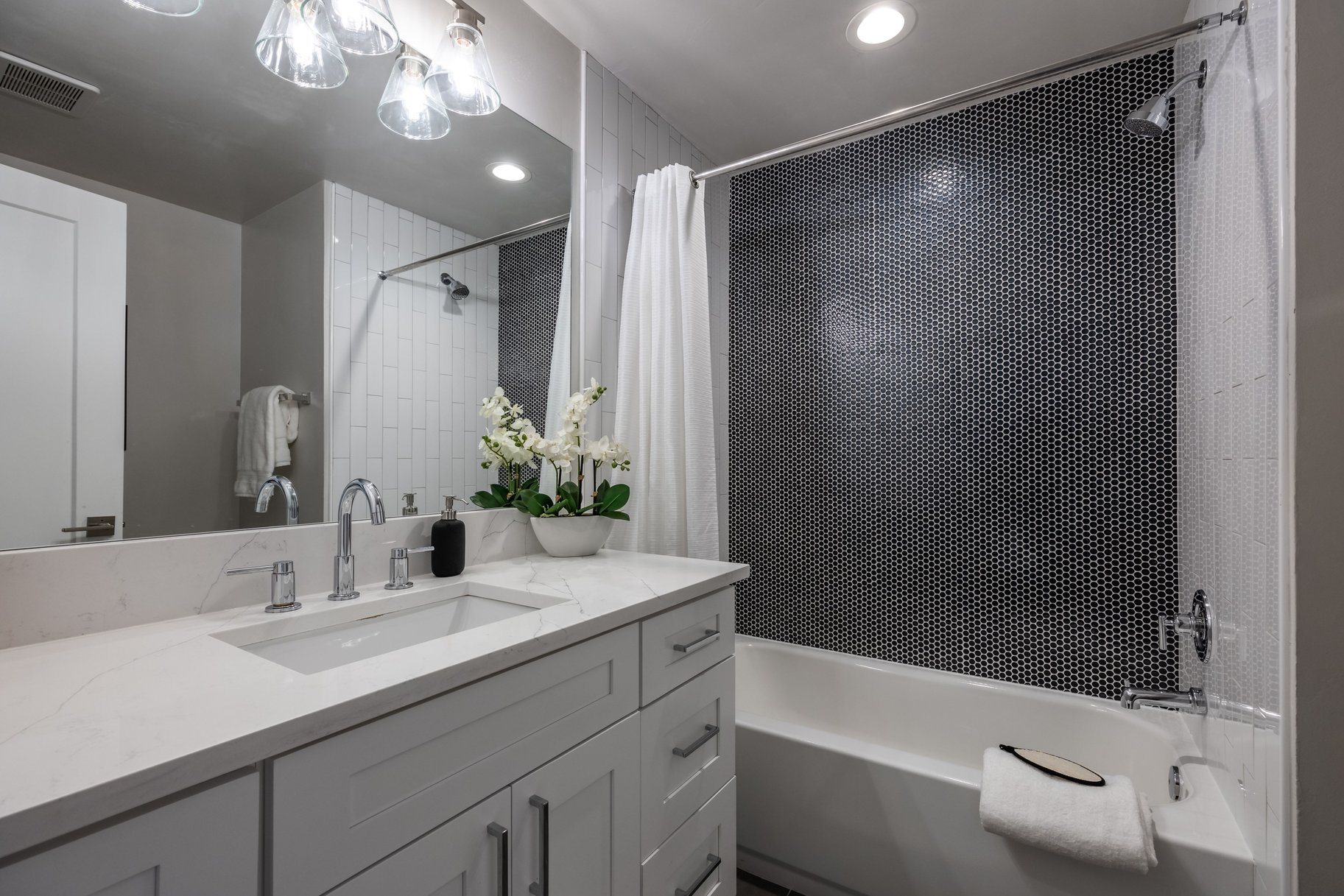  Stunning East Capitol Renovation - 物件實景