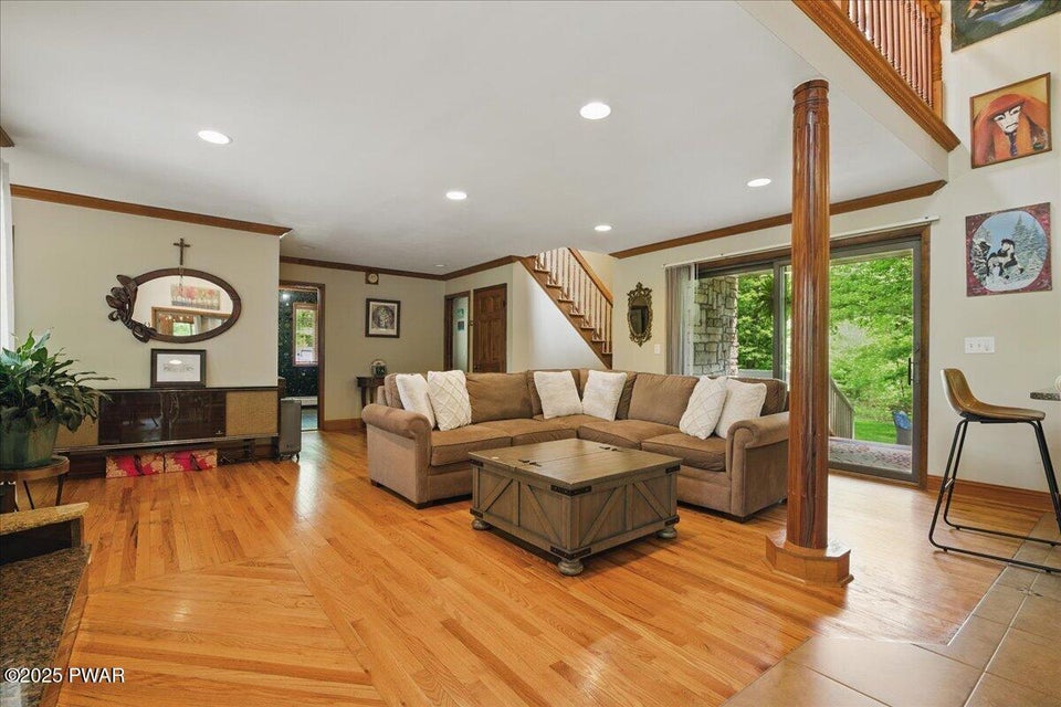 Milford, Pennsylvania, 18337, United States, 3 Bedrooms Bedrooms, ,2 BathroomsBathrooms,Residential,For Sale,1936970