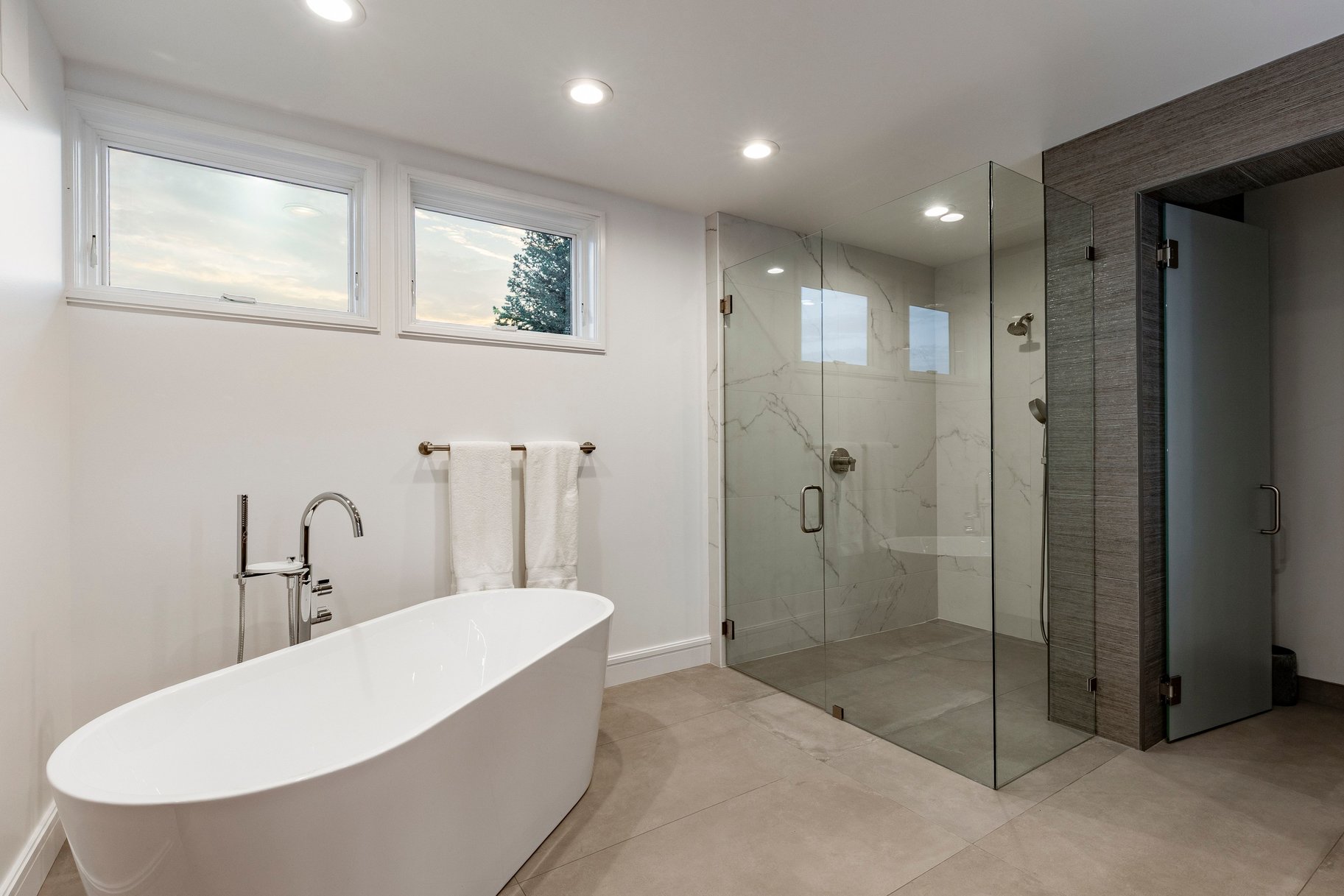  Stunning Contemporary Home with Commanding Views - 物件實景