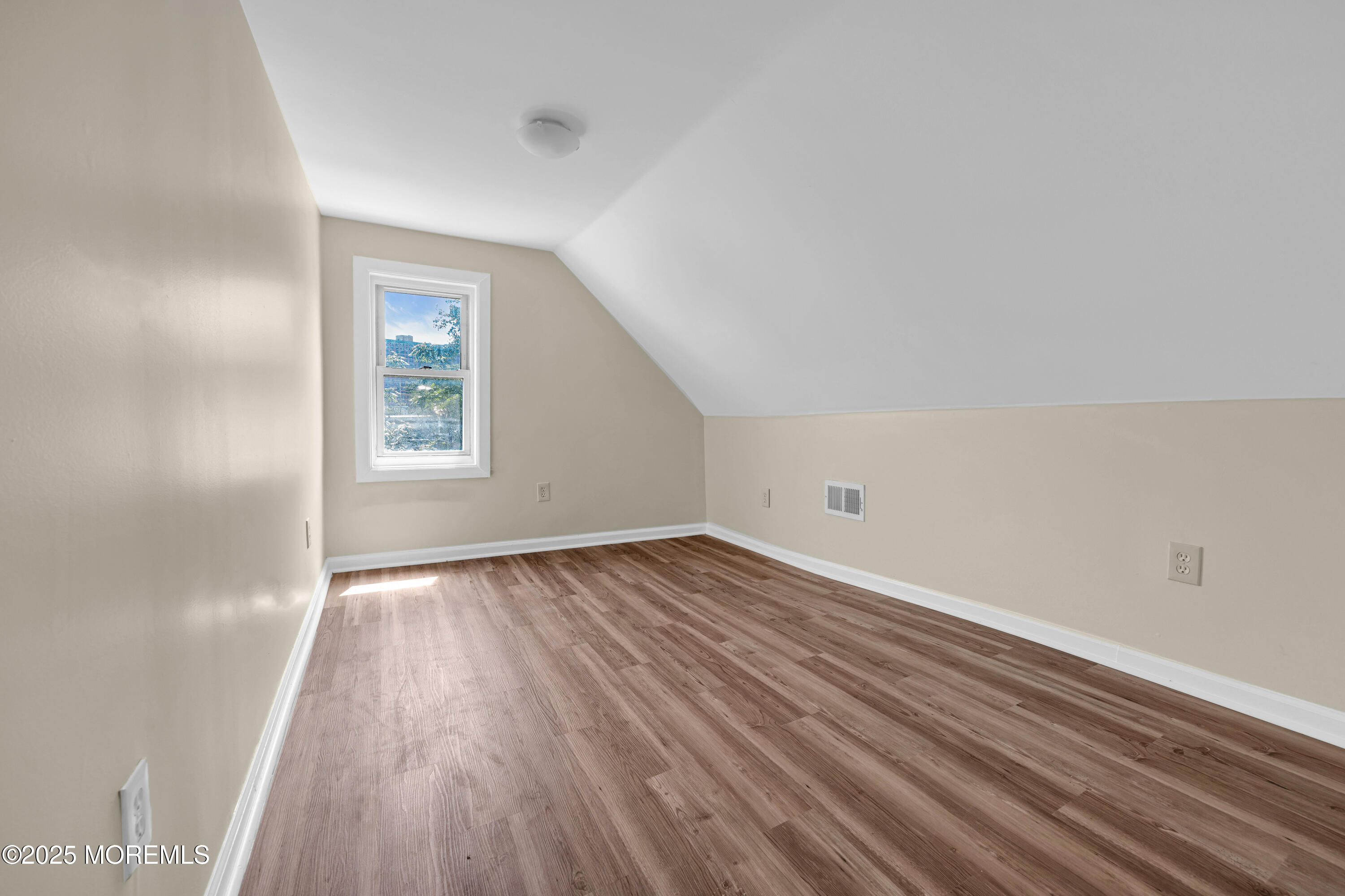 Newark, New Jersey, 07107, United States, 6 Bedrooms Bedrooms, ,3 BathroomsBathrooms,Residential,For Sale,1937916