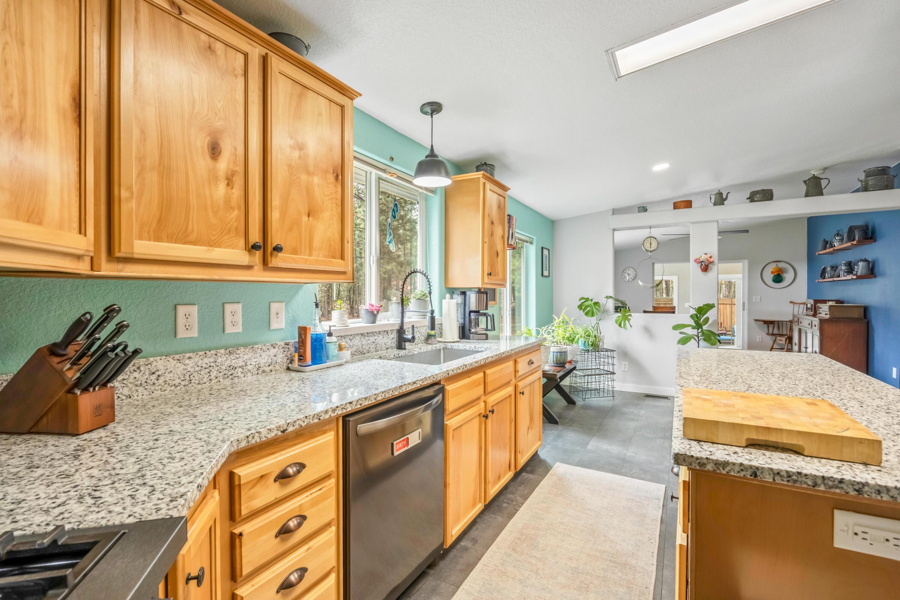 La Pine, Oregon, 97739, United States, 3 Bedrooms Bedrooms, ,3 BathroomsBathrooms,Residential,For Sale,2033541