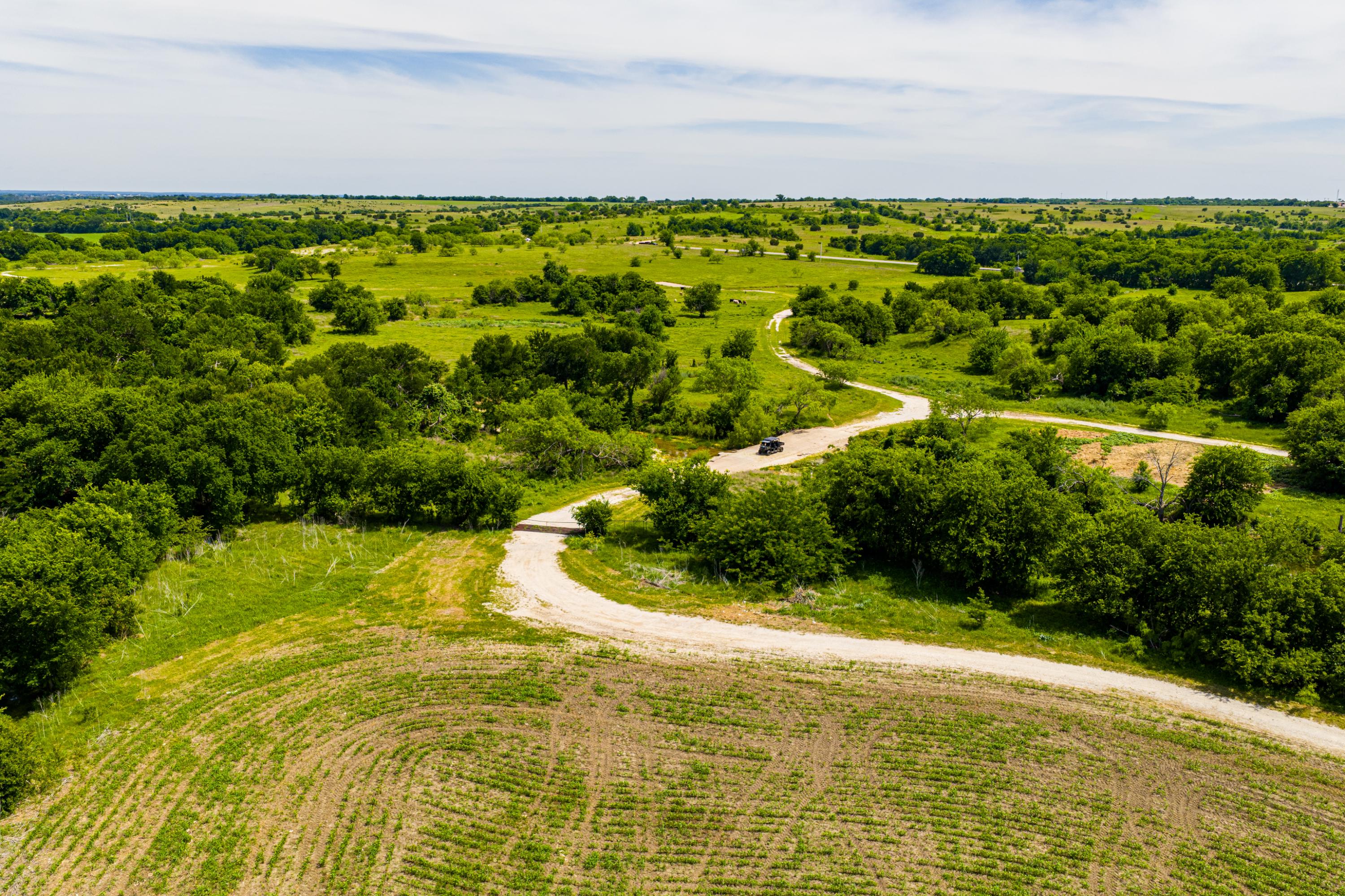  667 Acre Development Property With Two Miles Of Highway Frontage - 物件實景