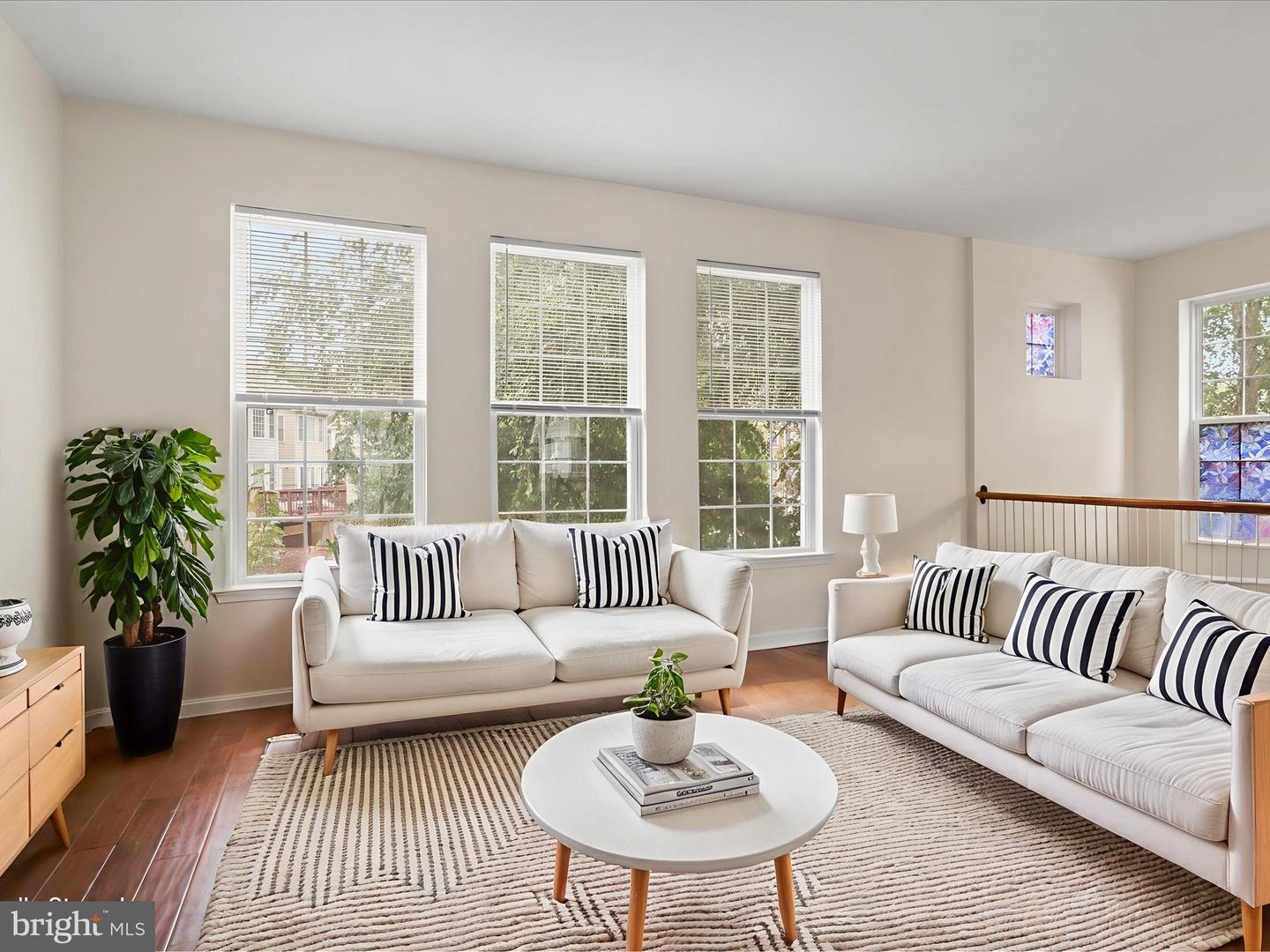 Alexandria, Virginia, 22306, United States, 3 Bedrooms Bedrooms, ,4 BathroomsBathrooms,Residential,For Sale,1989566