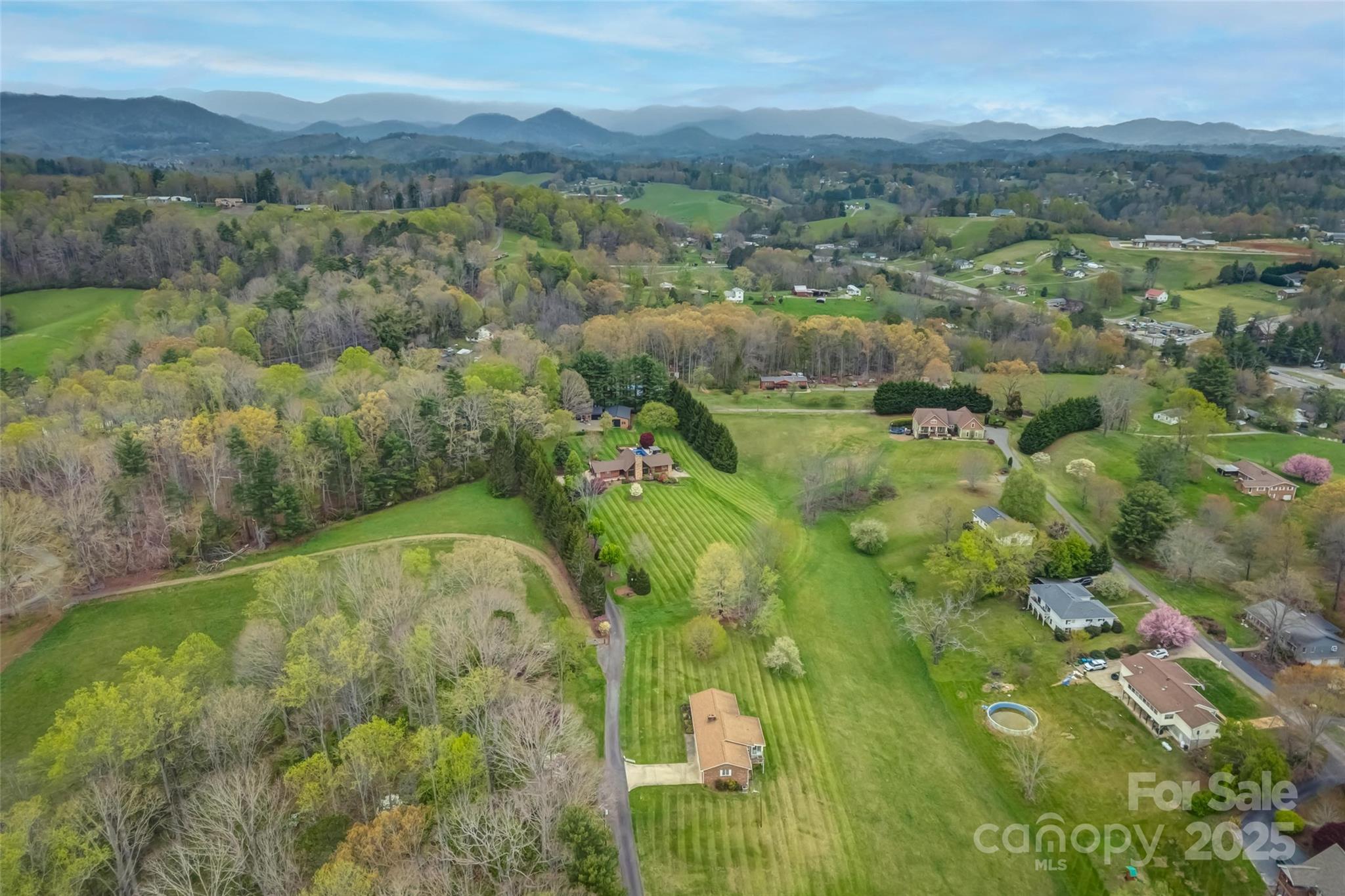 Leicester, North Carolina, 28748, United States, 3 Bedrooms Bedrooms, ,2 BathroomsBathrooms,Residential,For Sale,1938256
