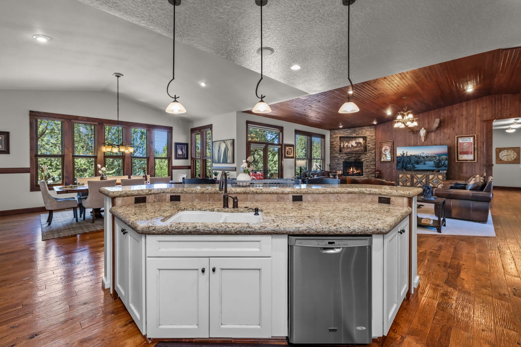 1144 Highland View Loop Redmond, OR 97756 - 物件實景