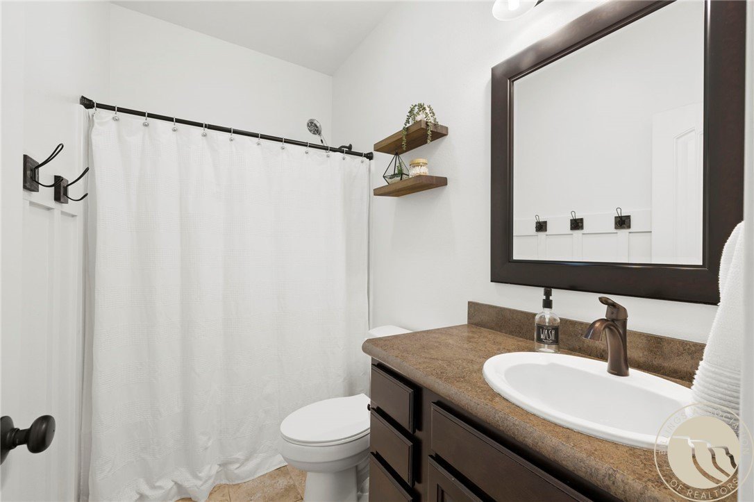 Billings, Montana, 59105, United States, 5 Bedrooms Bedrooms, ,3 BathroomsBathrooms,Residential,For Sale,1910602