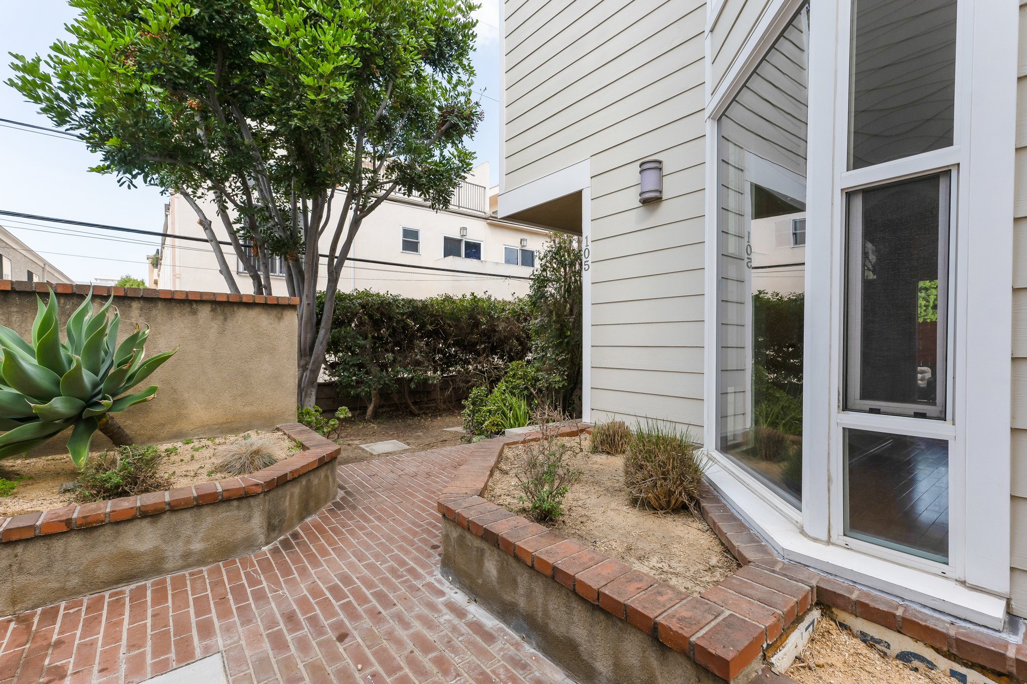  1717 Stoner Ave - 物件實景