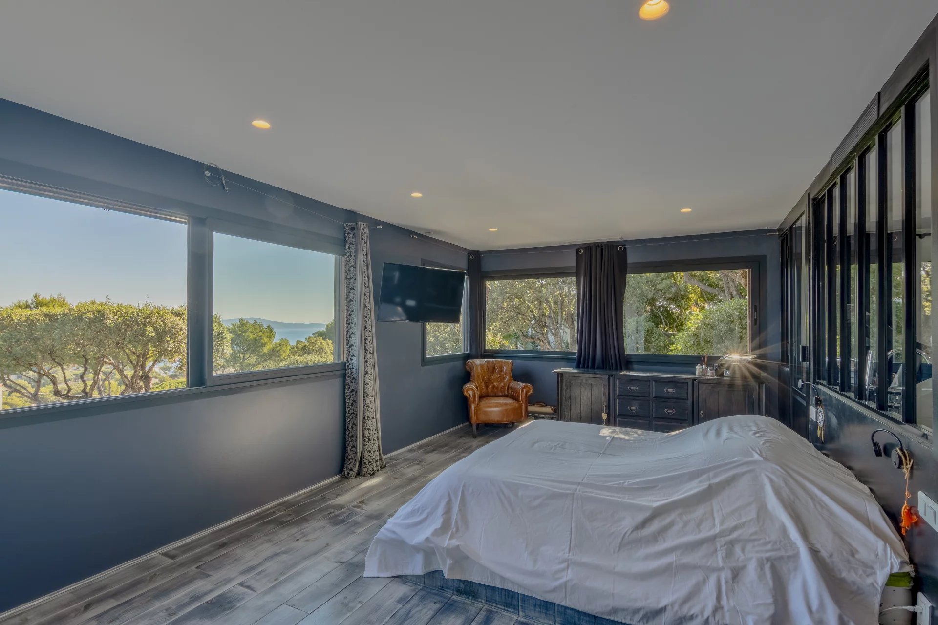 Cavalaire-sur-Mer, Provence-Alpes-Côte d’Azur, 83240, FR, 7 Bedrooms Bedrooms, ,9 BathroomsBathrooms,Residential,For Sale,1987792