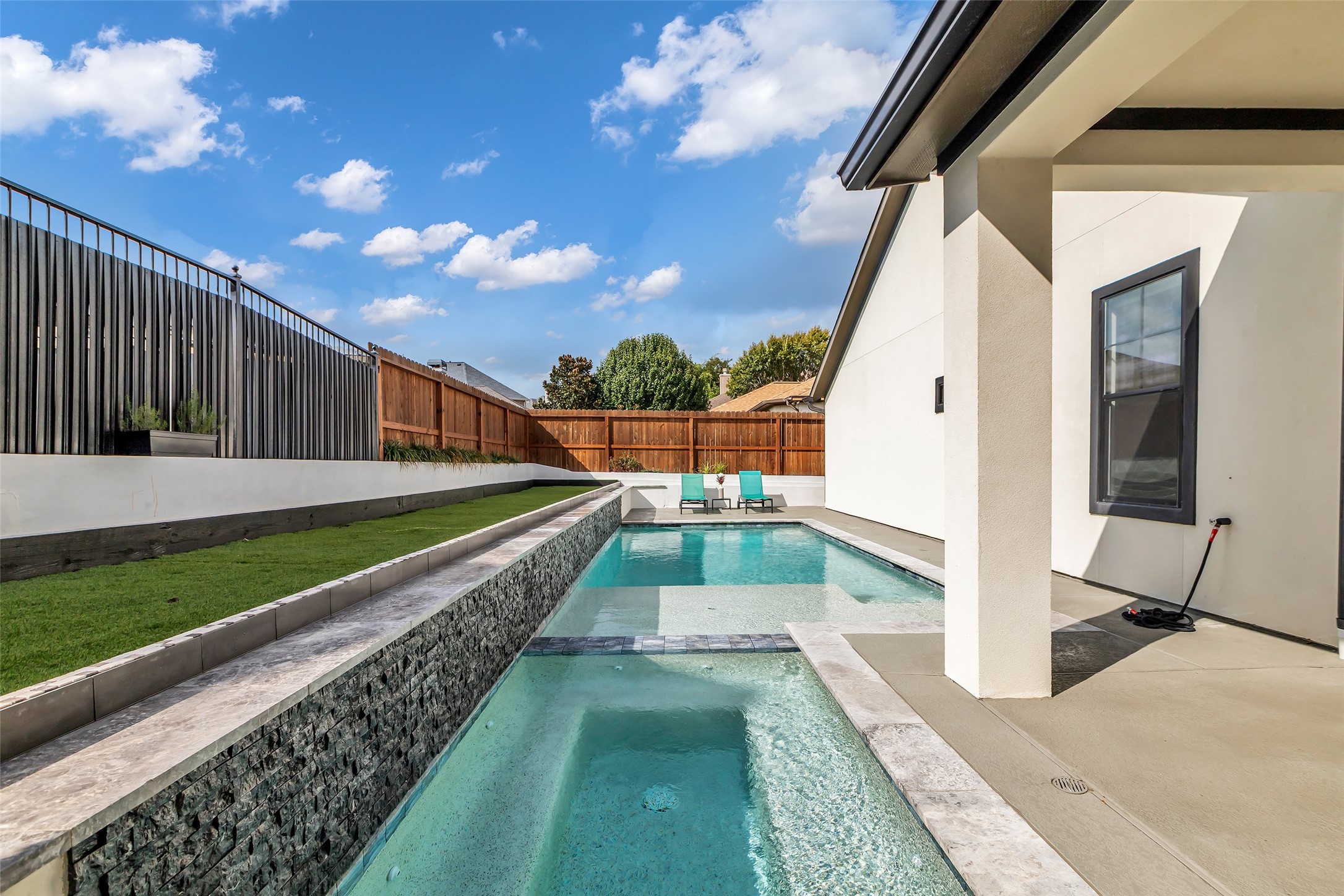 Montgomery, Texas, 77356, United States, 4 Bedrooms Bedrooms, ,4 BathroomsBathrooms,Residential,For Sale,1989198