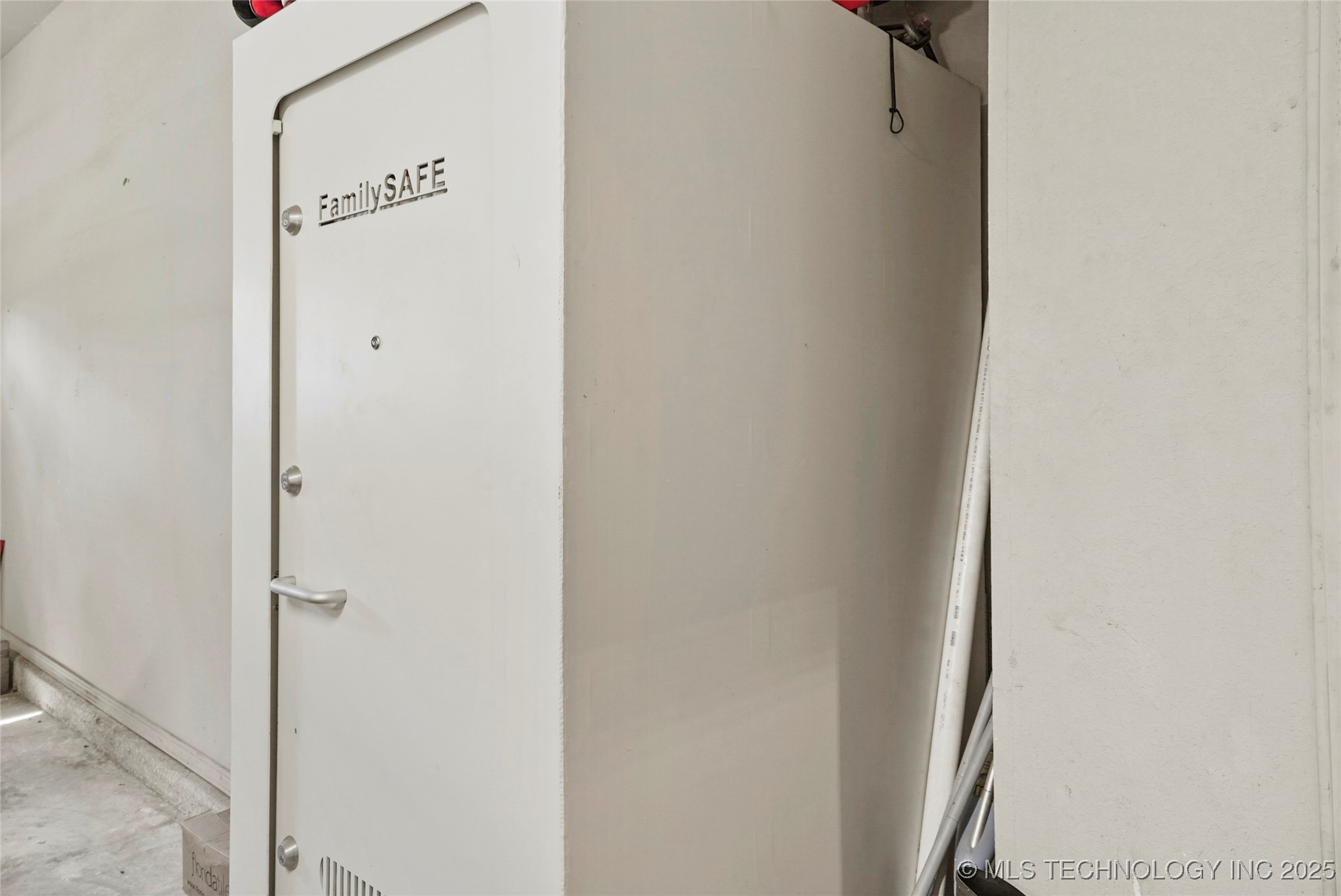 Catoosa, Oklahoma, 74015, United States, 3 Bedrooms Bedrooms, ,3 BathroomsBathrooms,Residential,For Sale,1987944