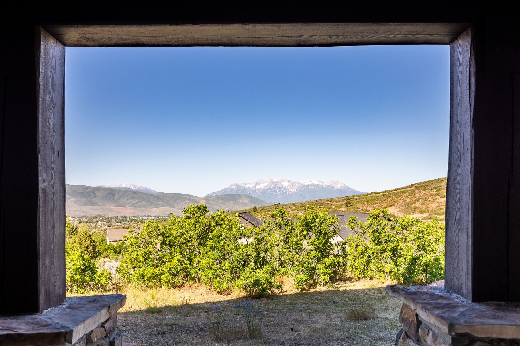  The Ultimate Multi-Generational Mountain Retreat Backing to 500 Acres of Open Sp - 物件實景
