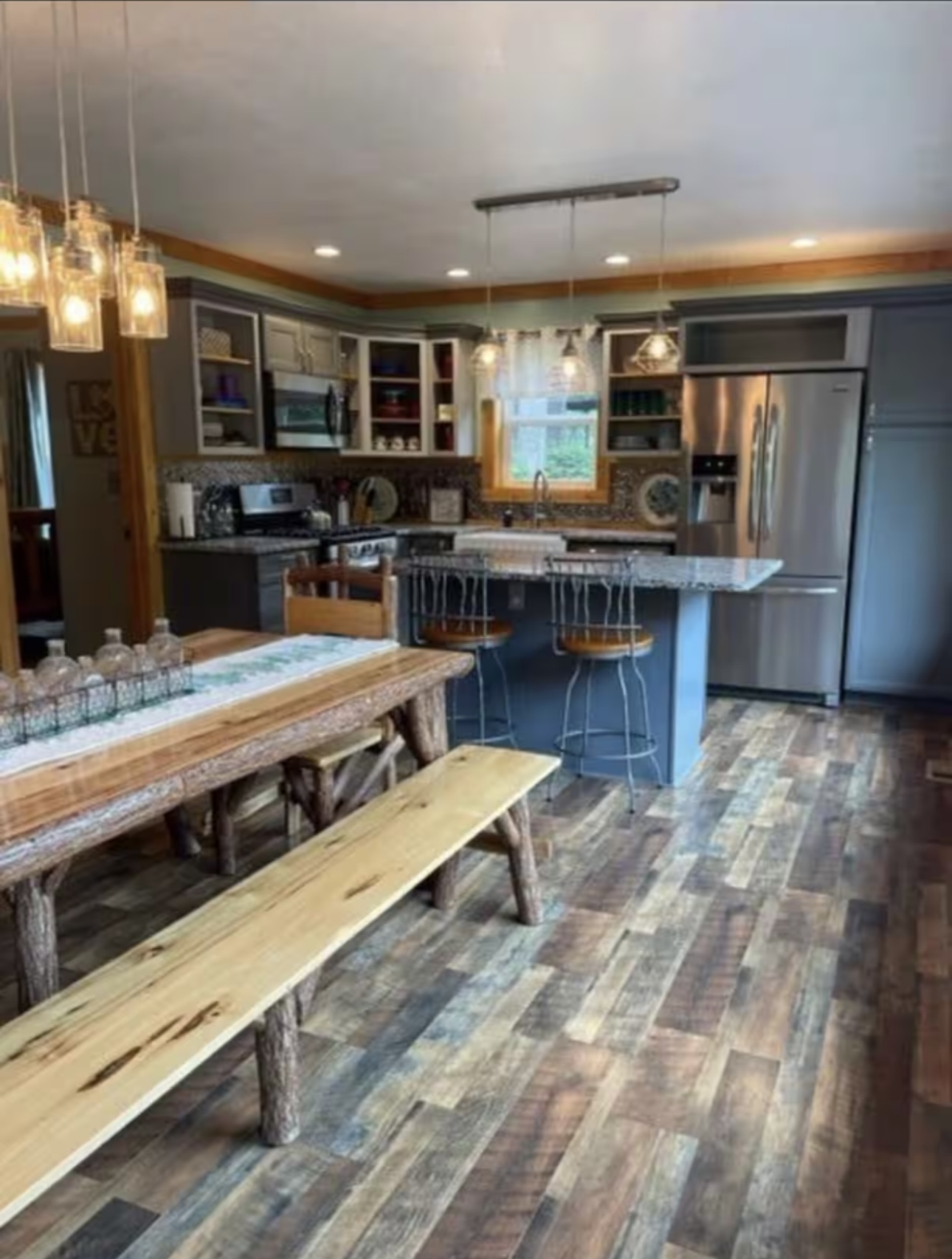 Gatlinburg, Tennessee, 37738, United States, 4 Bedrooms Bedrooms, ,2 BathroomsBathrooms,Residential,For Sale,2005495