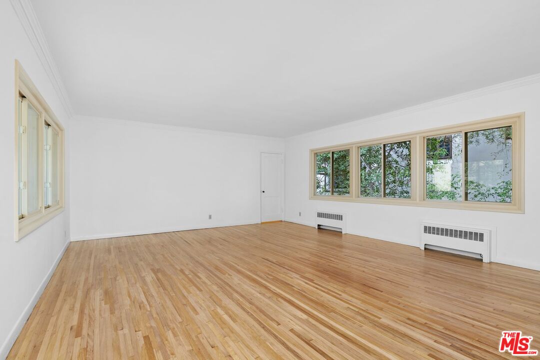 Los Angeles, California, 90049, United States, 1 Bedroom Bedrooms, ,1 BathroomBathrooms,Residential,For Sale,2003518