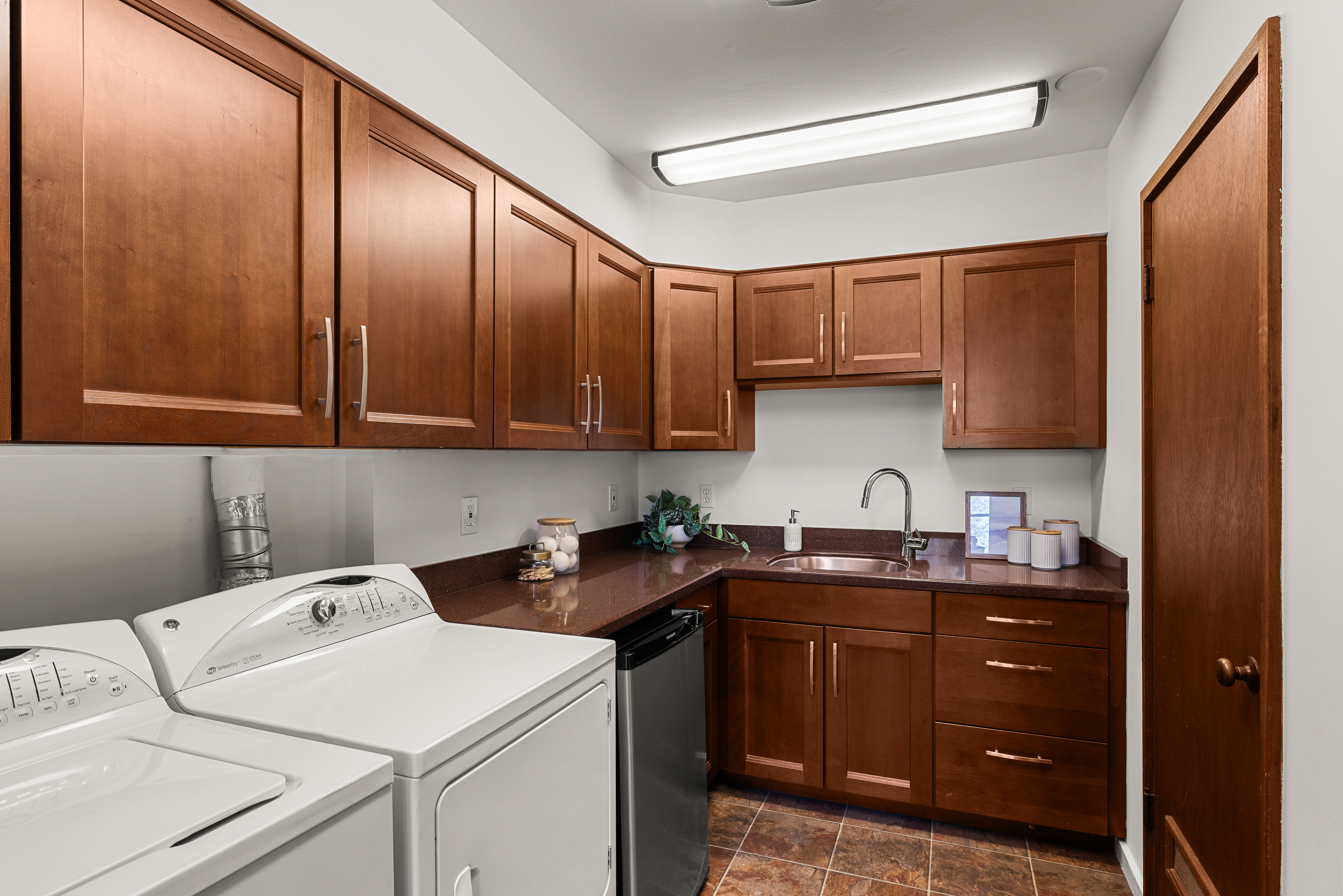  An Architectural Home Framed By Light And Views - 物件實景