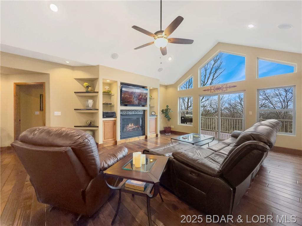 Camdenton, Missouri, 65020, United States, 4 Bedrooms Bedrooms, ,4 BathroomsBathrooms,Residential,For Sale,1805220