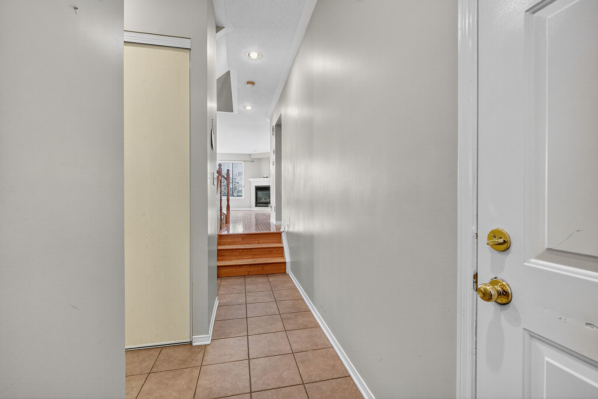 Ottawa, Ontario, K2W1E1, CA, 3 Bedrooms Bedrooms, ,3 BathroomsBathrooms,Residential,For Sale,1995671