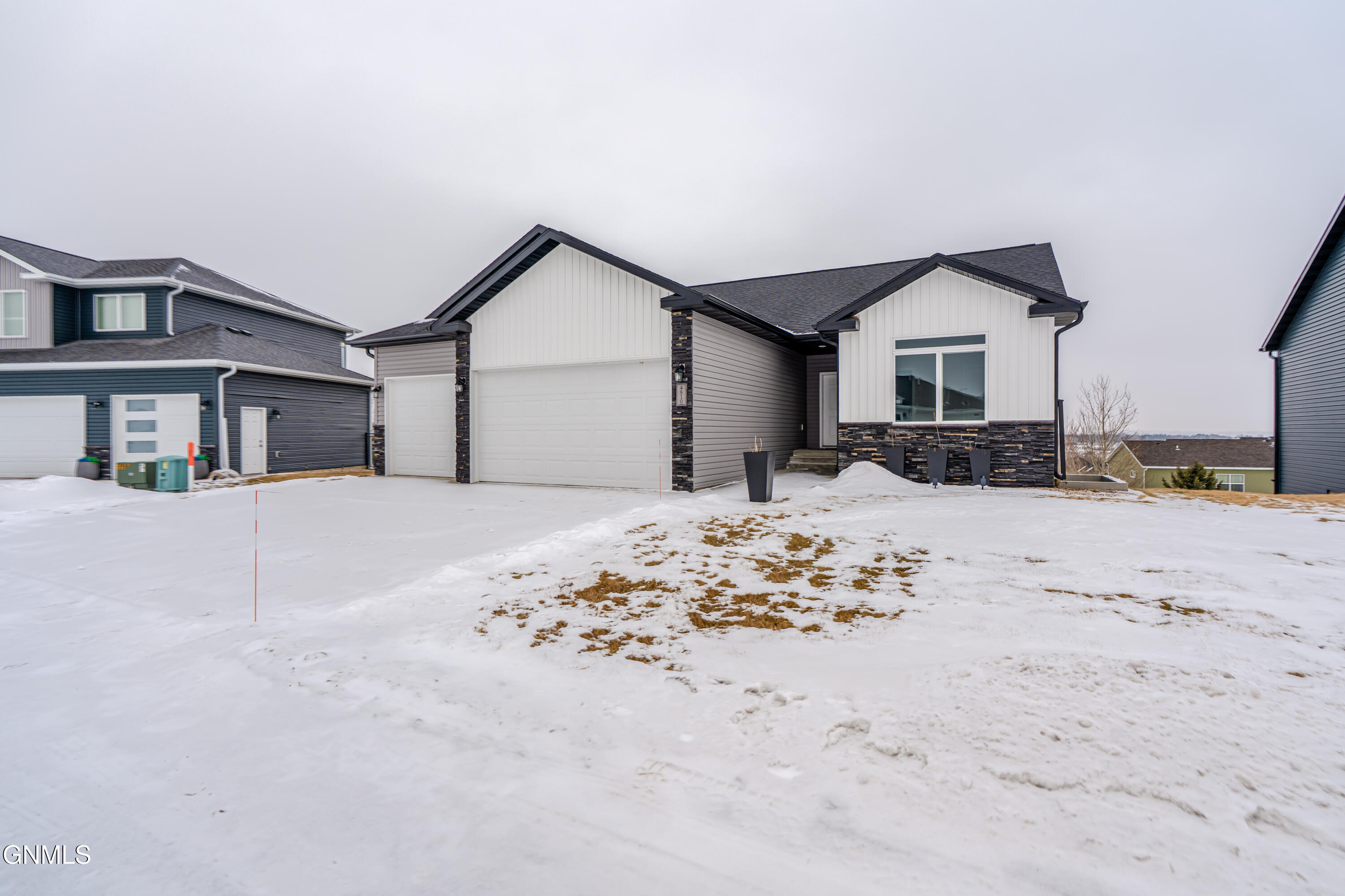 Bismarck, North Dakota, 58503, United States, 4 Bedrooms Bedrooms, ,3 BathroomsBathrooms,Residential,For Sale,2035327