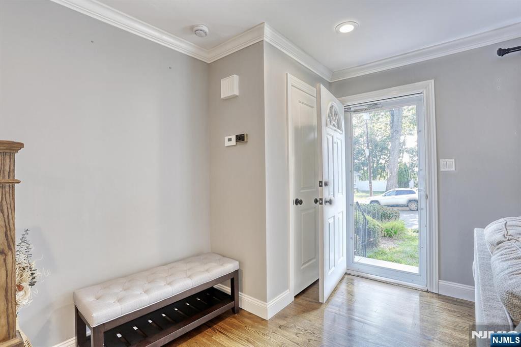 Waldwick, New Jersey, 07463, United States, 3 Bedrooms Bedrooms, ,2 BathroomsBathrooms,Residential,For Sale,1918312