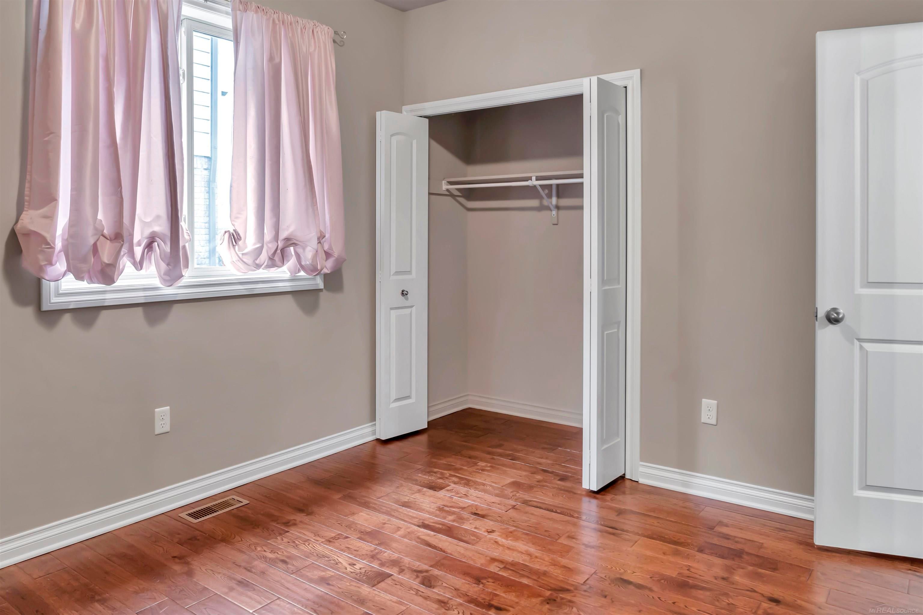 Macomb, Michigan, 48042, United States, 3 Bedrooms Bedrooms, ,3 BathroomsBathrooms,Residential,For Sale,2002873