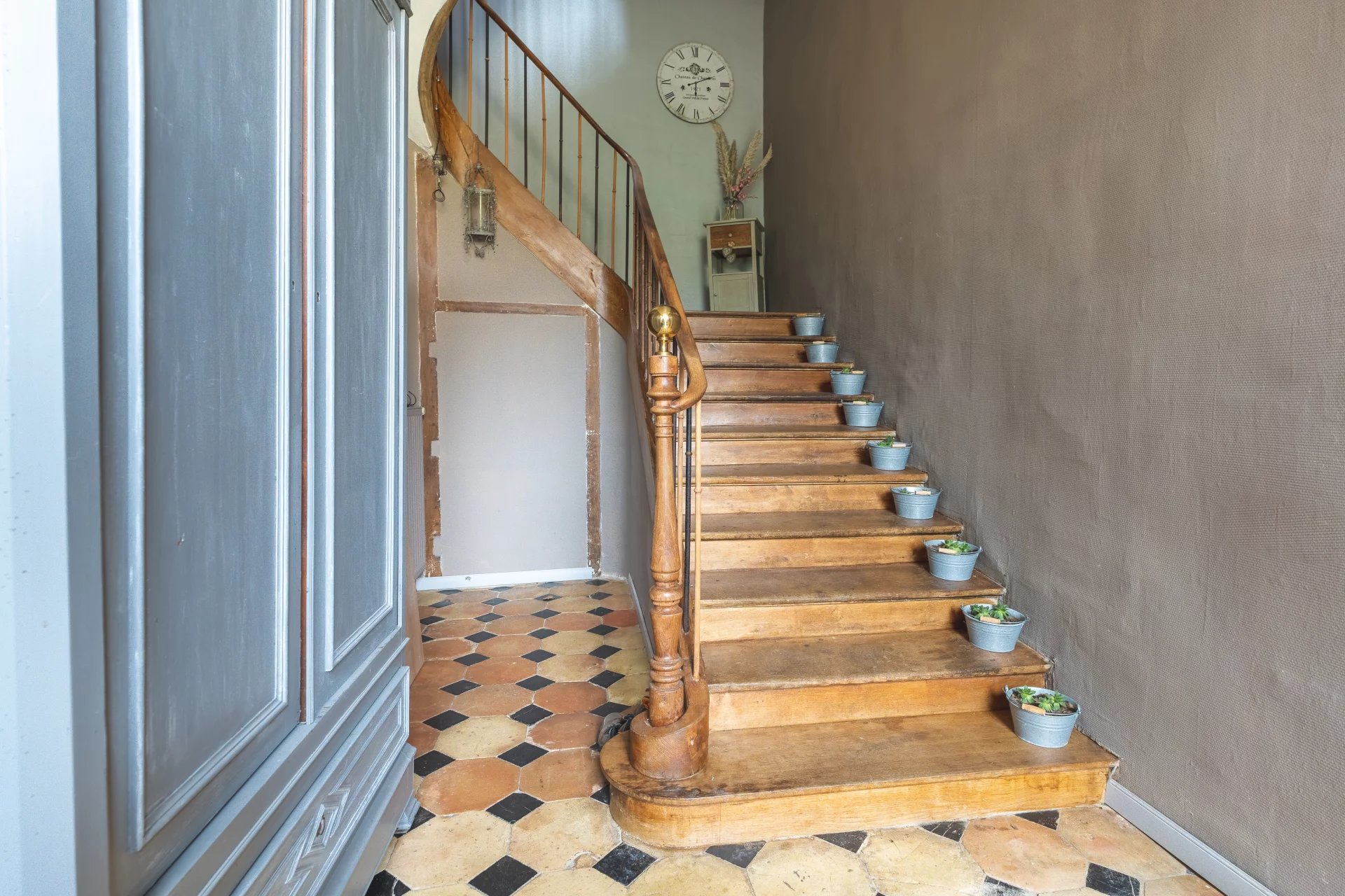 Le Mans, Pays de la Loire, 72000, FR, 7 Bedrooms Bedrooms, ,2 BathroomsBathrooms,Residential,For Sale,1883216