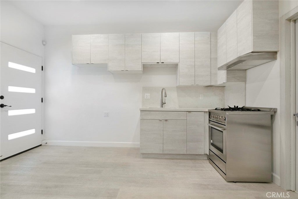 Valley Glen, California, 91405, United States, 3 Bedrooms Bedrooms, ,3 BathroomsBathrooms,Residential,For Sale,1938846