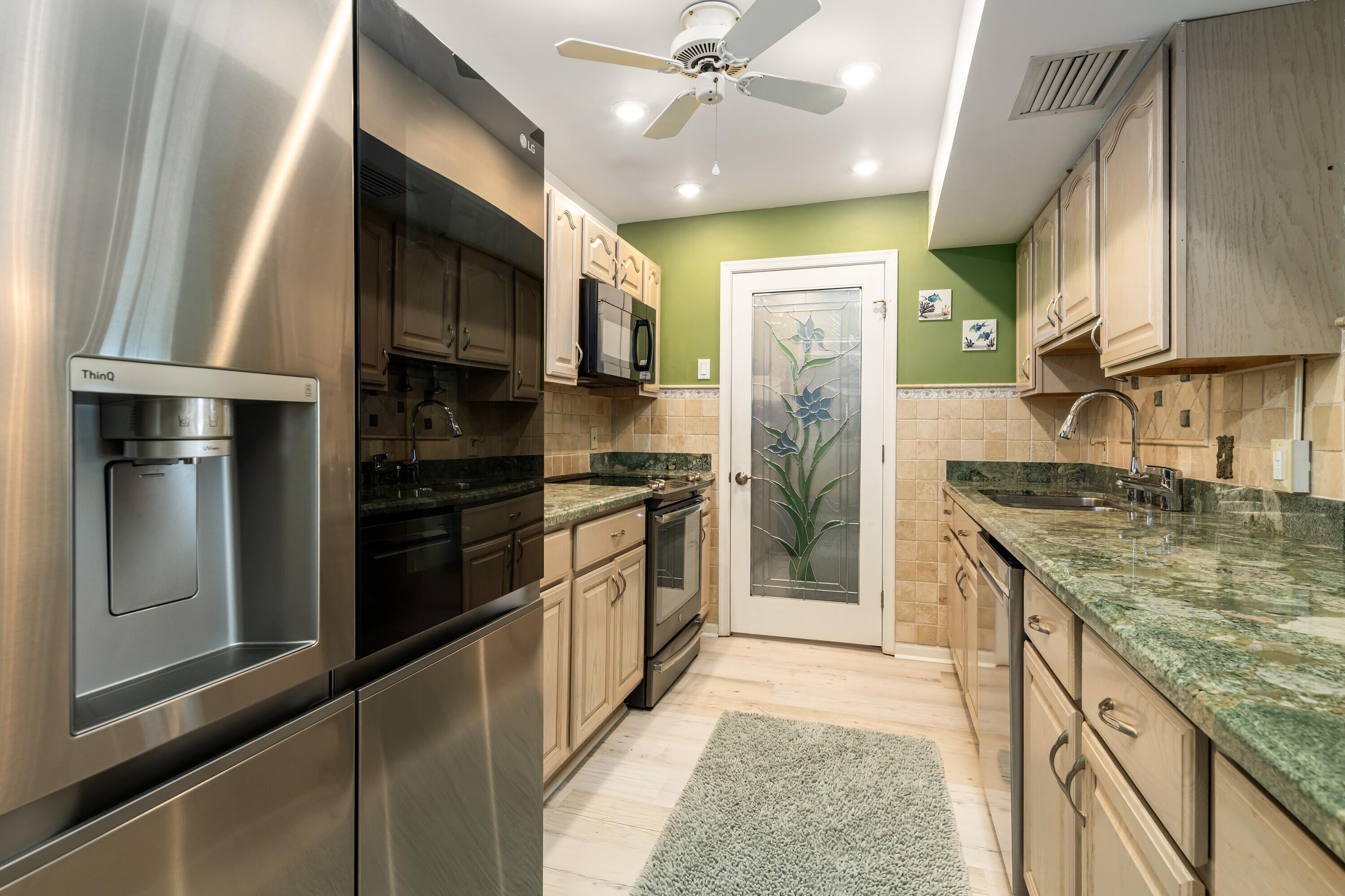 MARATHON, Florida, 33050, United States, 3 Bedrooms Bedrooms, ,2 BathroomsBathrooms,Residential,For Sale,2001809