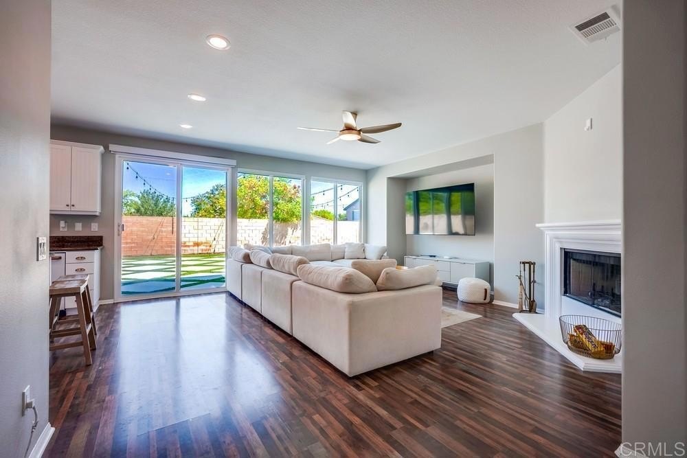 Murrieta, California, 92563, United States, 3 Bedrooms Bedrooms, ,3 BathroomsBathrooms,Residential,For Sale,1947093