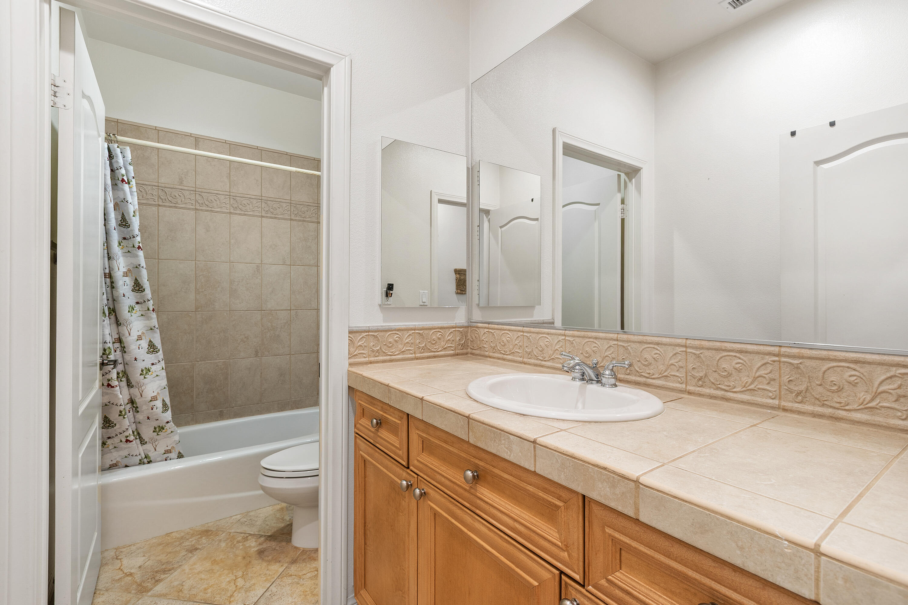 Palm Desert, California, 92260, United States, 2 Bedrooms Bedrooms, ,2 BathroomsBathrooms,Residential,For Sale,1891148