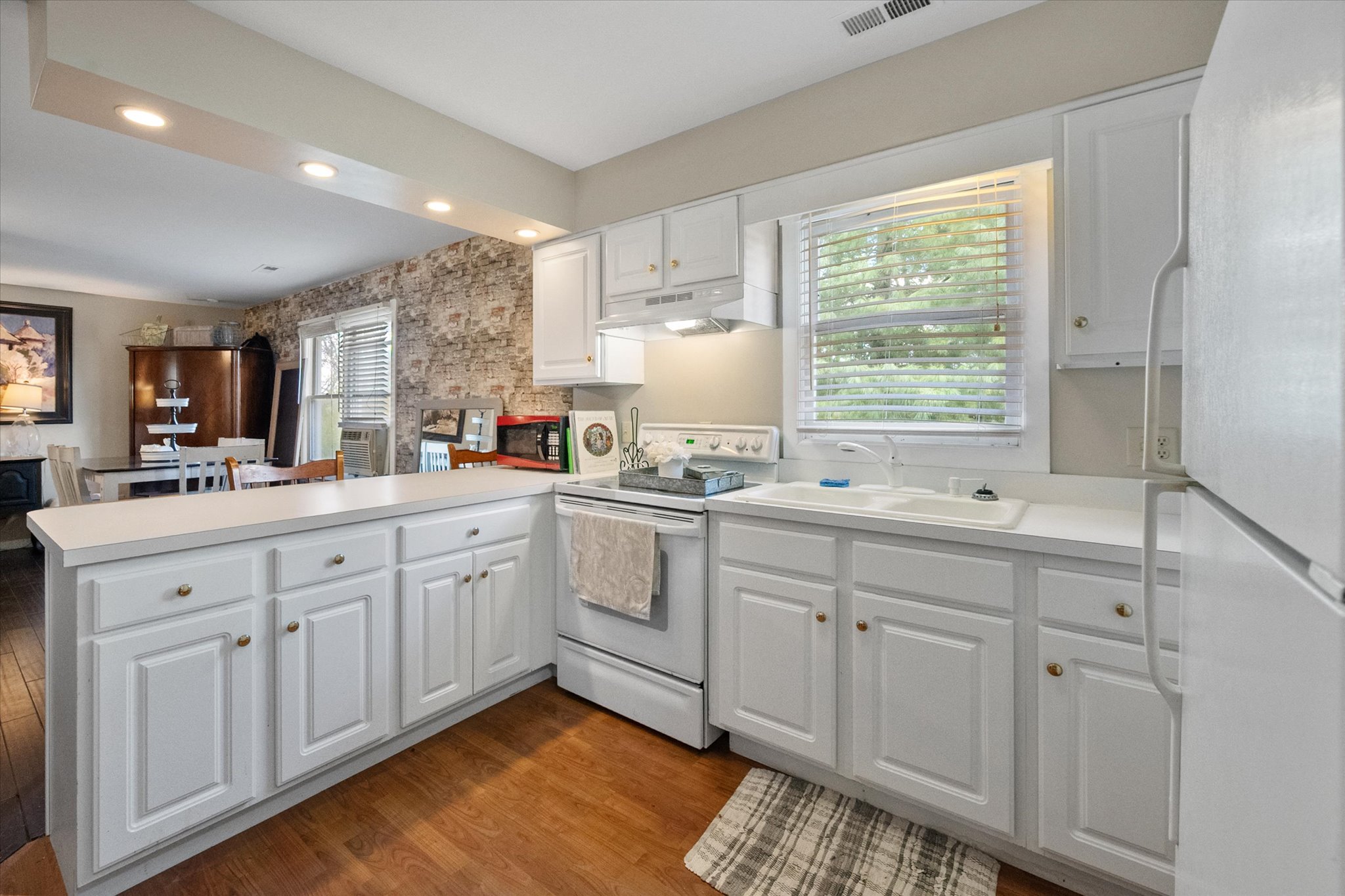 Shelbyville, Kentucky, 40065, United States, 4 Bedrooms Bedrooms, ,3 BathroomsBathrooms,Residential,For Sale,1986481