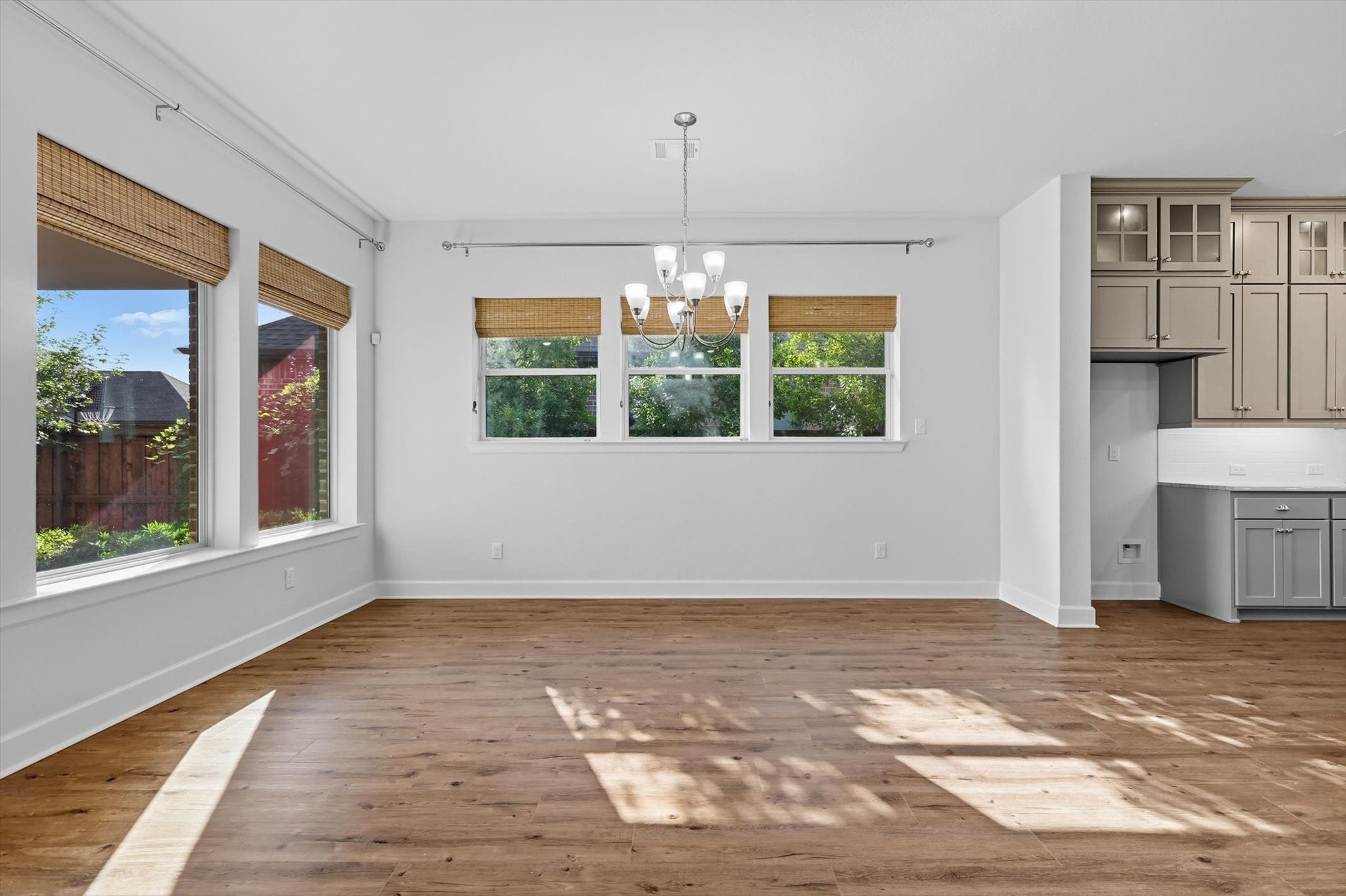 Arlington, Texas, 76005, United States, 2 Bedrooms Bedrooms, ,2 BathroomsBathrooms,Residential,For Sale,1981286