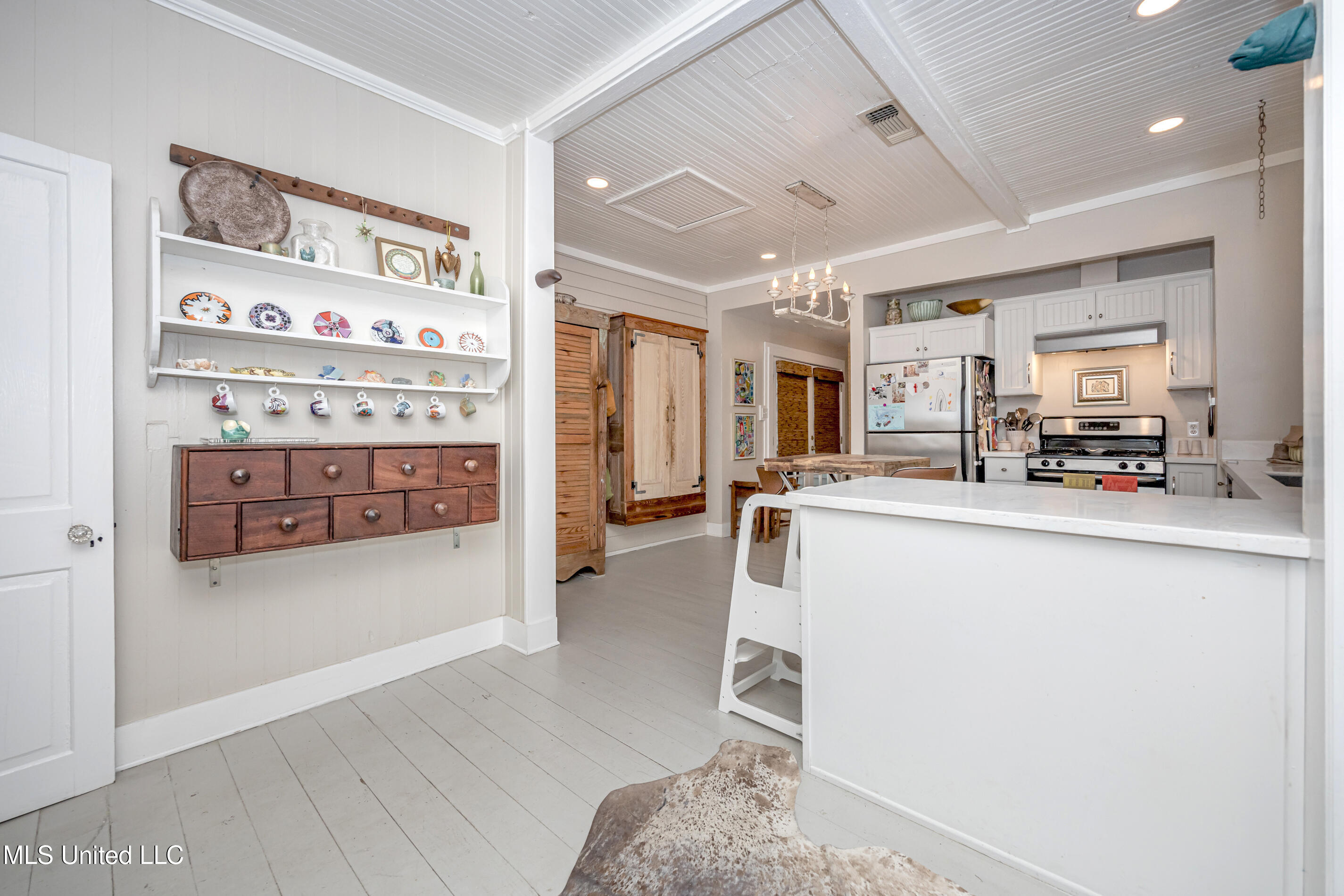 Ocean Springs, Mississippi, 39564, United States, 3 Bedrooms Bedrooms, ,2 BathroomsBathrooms,Residential,For Sale,1847227