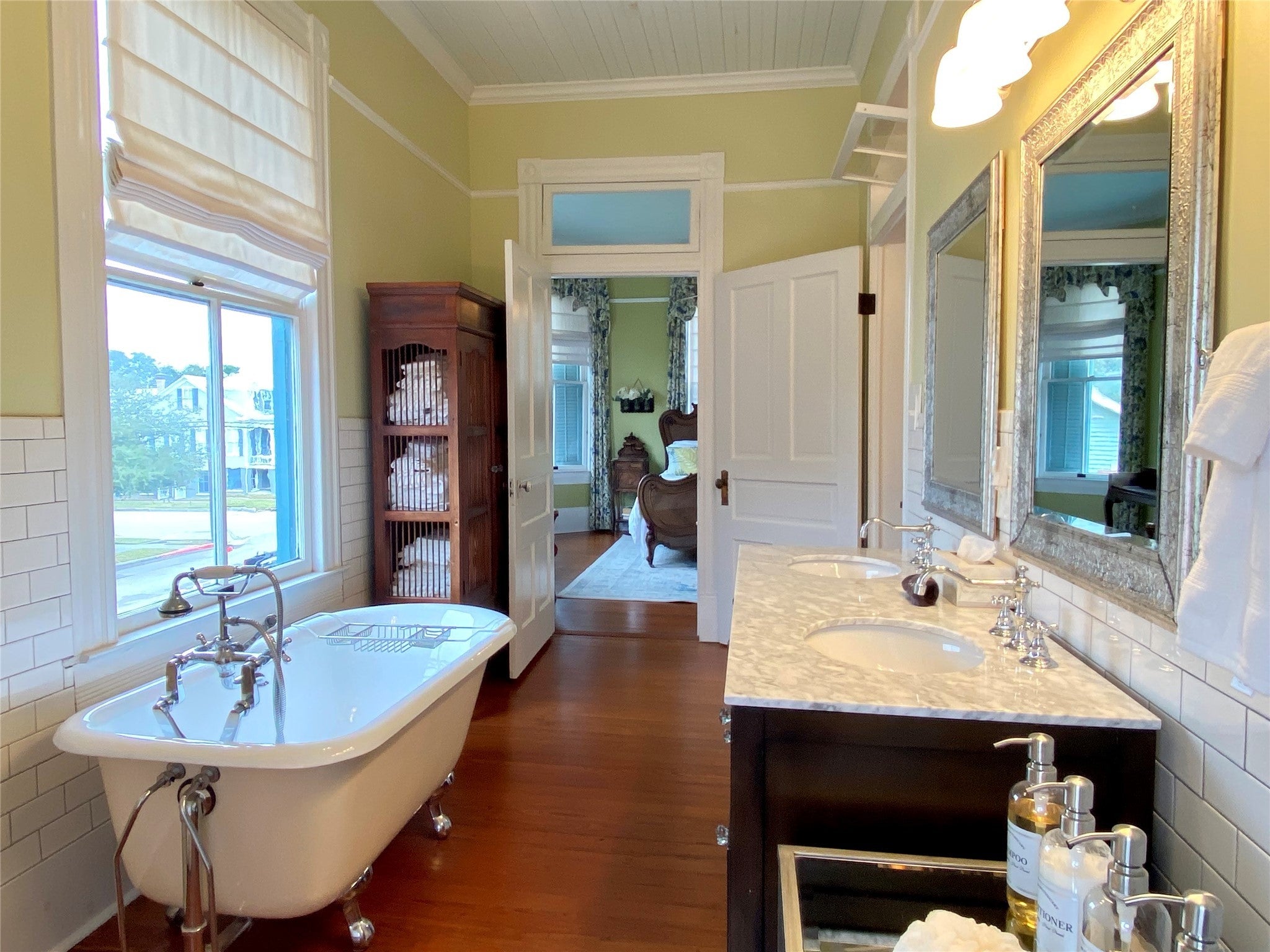 1409 Sealy Street, Galveston, Texas, 77550, United States, 6 Bedrooms Bedrooms, ,4 BathroomsBathrooms,Residential,For Sale,1409 Sealy Street,1683599