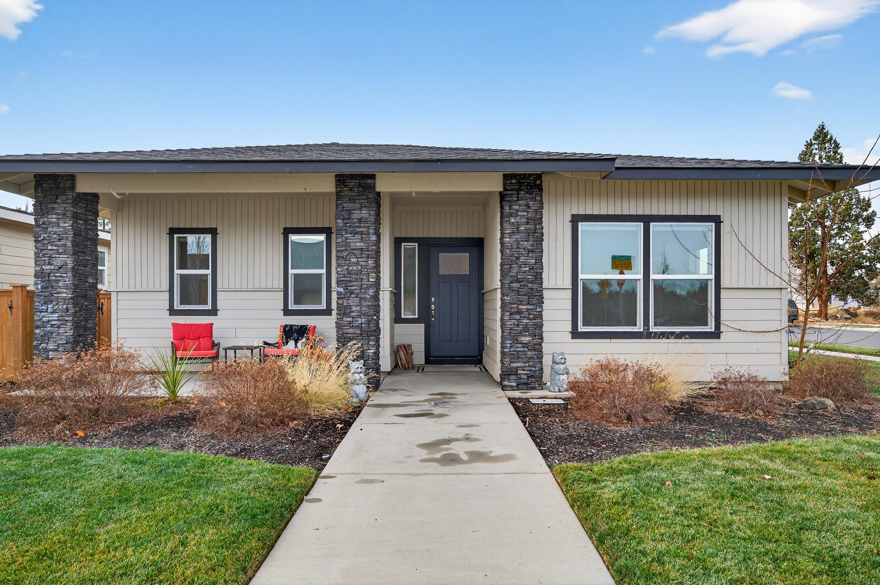 Redmond, Oregon, 97756, United States, 3 Bedrooms Bedrooms, ,2 BathroomsBathrooms,Residential,For Sale,2007791