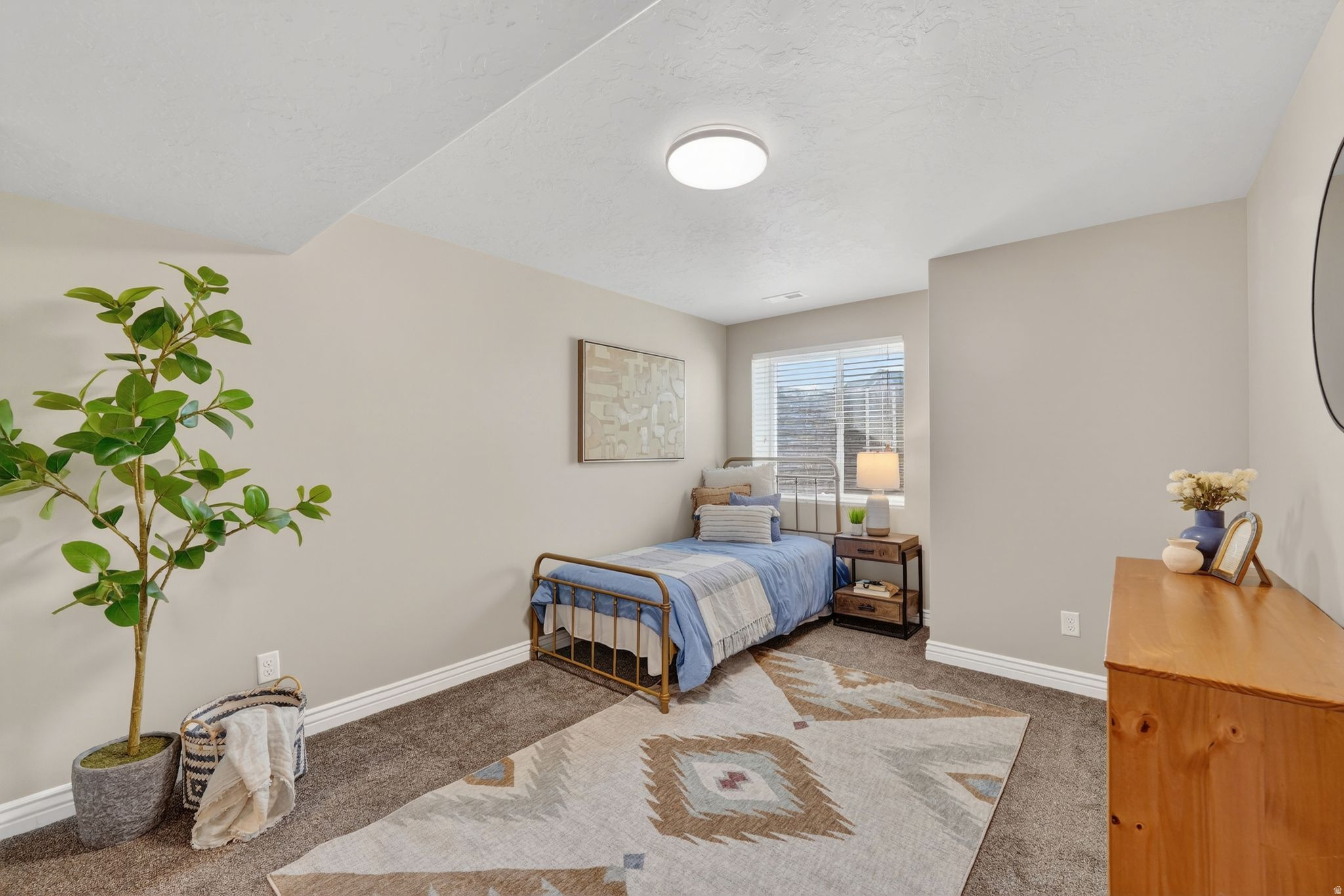 Syracuse, Utah, 84075, United States, 5 Bedrooms Bedrooms, ,3 BathroomsBathrooms,Residential,For Sale,2003414