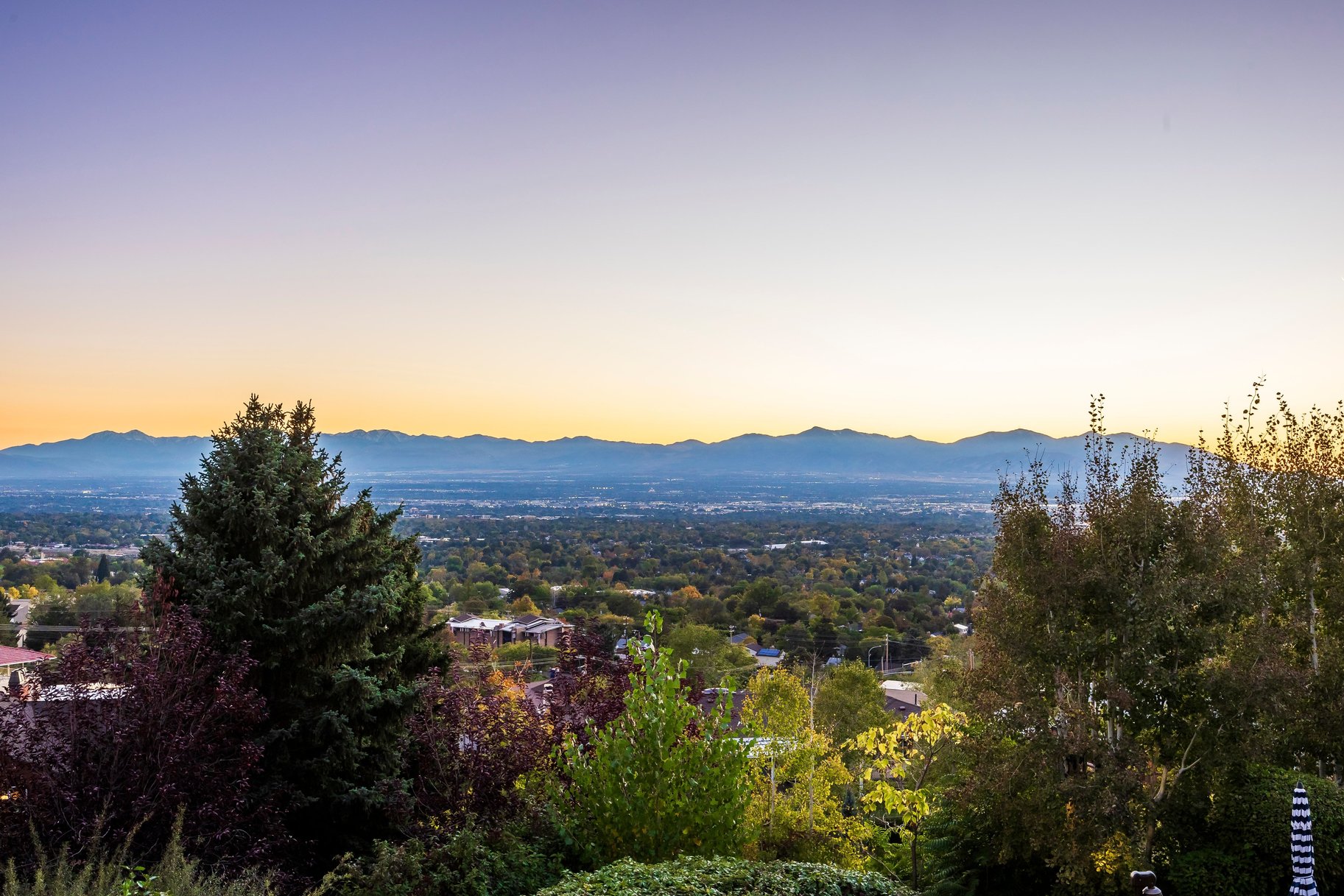  Timeless East Bench Craftsman Estate with Gated Entry, Expansive Light and Views - 物件實景