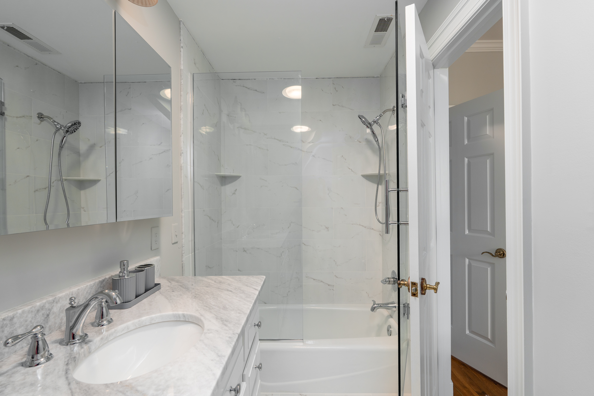  221 Dryden Lane, Richmond, VA 23229 - 物件實景