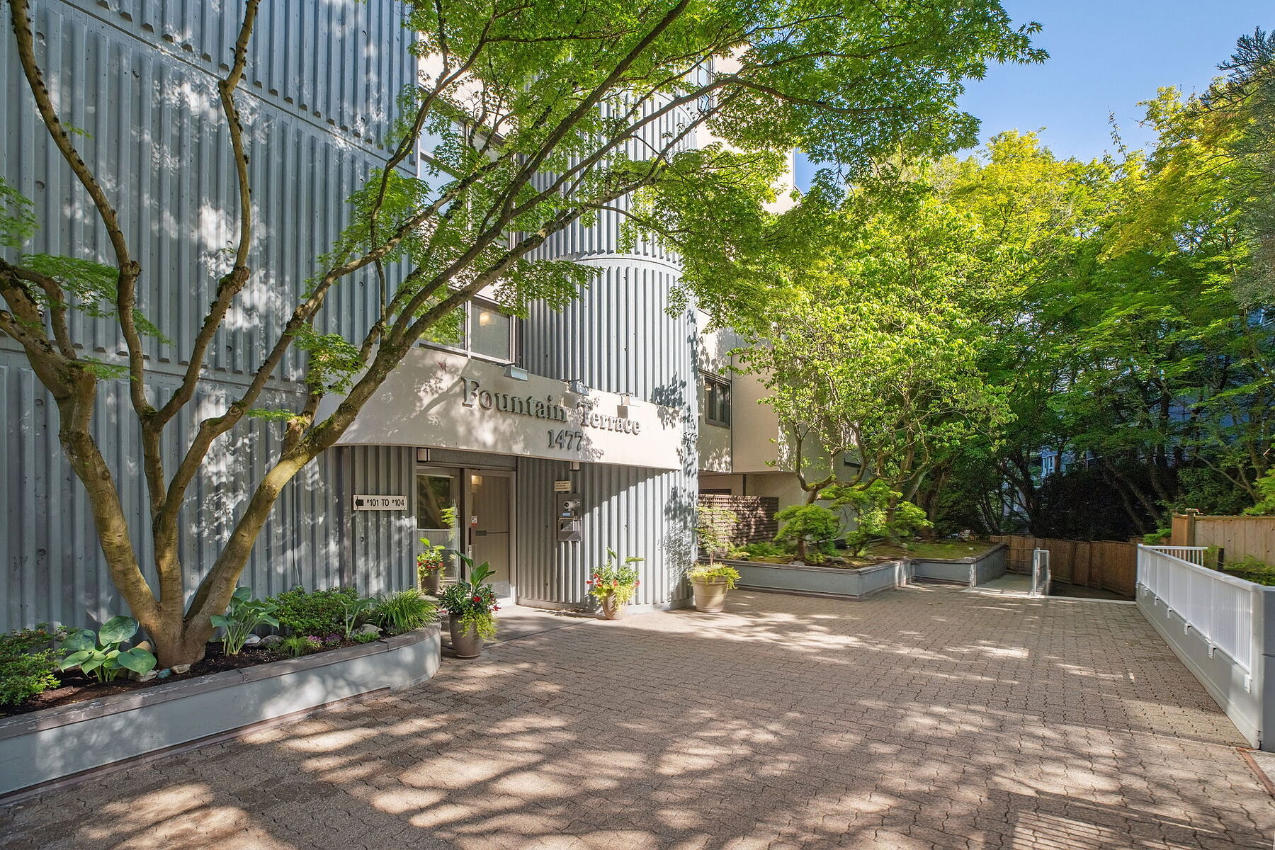  False Creek Seawall Townhouse - 物件實景