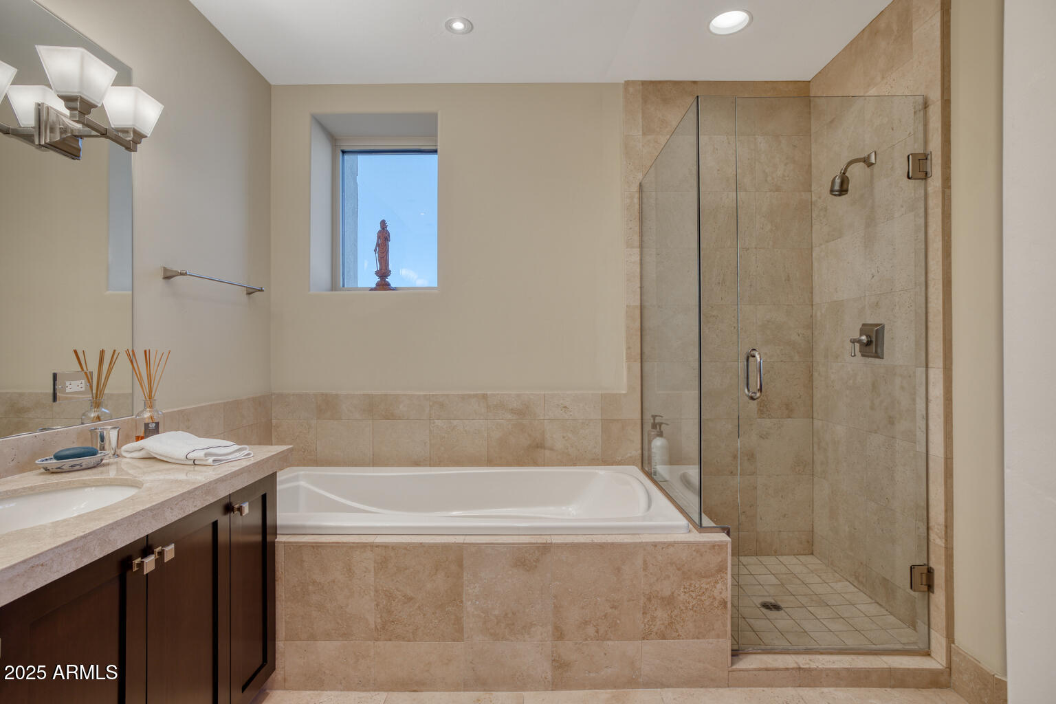 Phoenix, Arizona, 85016, United States, 3 Bedrooms Bedrooms, ,Residential,For Sale,1934472