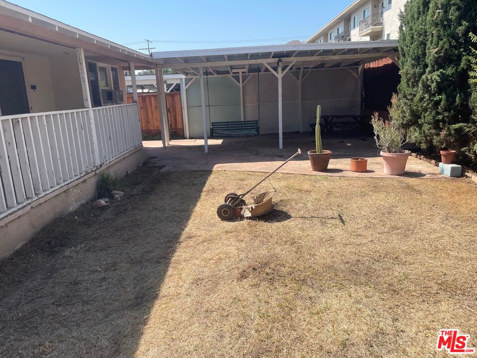 Van Nuys, California, 91411, United States, 2 Bedrooms Bedrooms, ,2 BathroomsBathrooms,Residential,For Sale,1903696