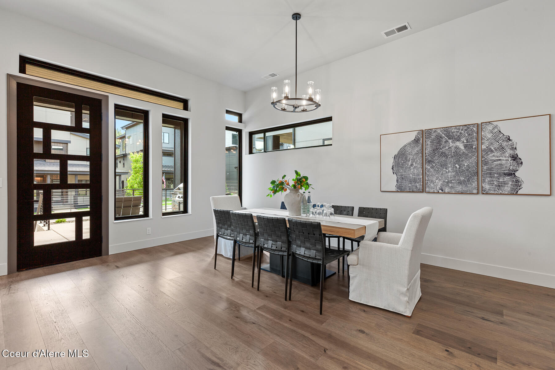 Coeur d'Alene, Idaho, 83814, United States, 3 Bedrooms Bedrooms, ,4 BathroomsBathrooms,Residential,For Sale,1983966