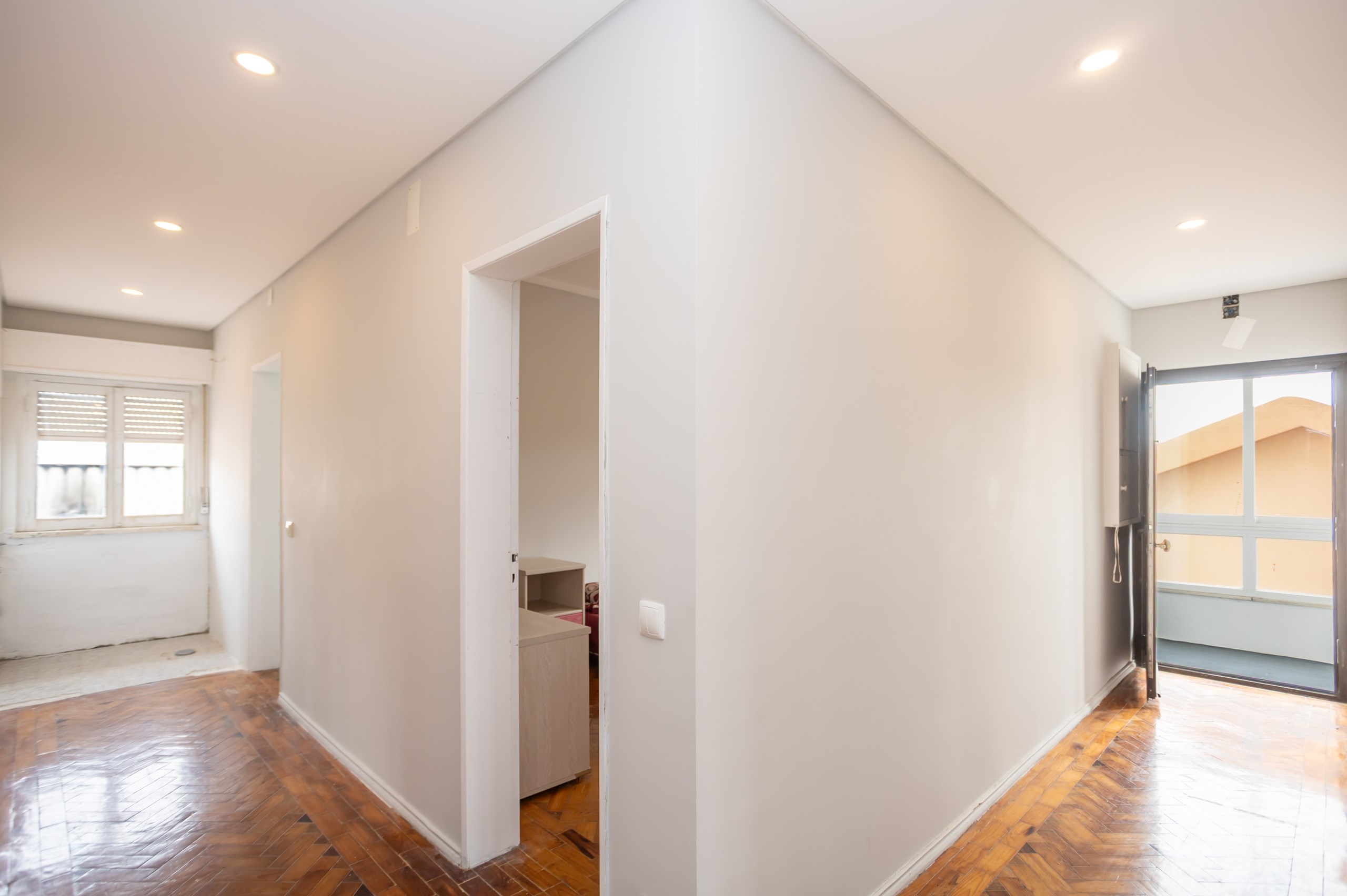 Loures, Lisbon, 2670-560, PT, 5 Bedrooms Bedrooms, ,3 BathroomsBathrooms,Residential,For Sale,1989673