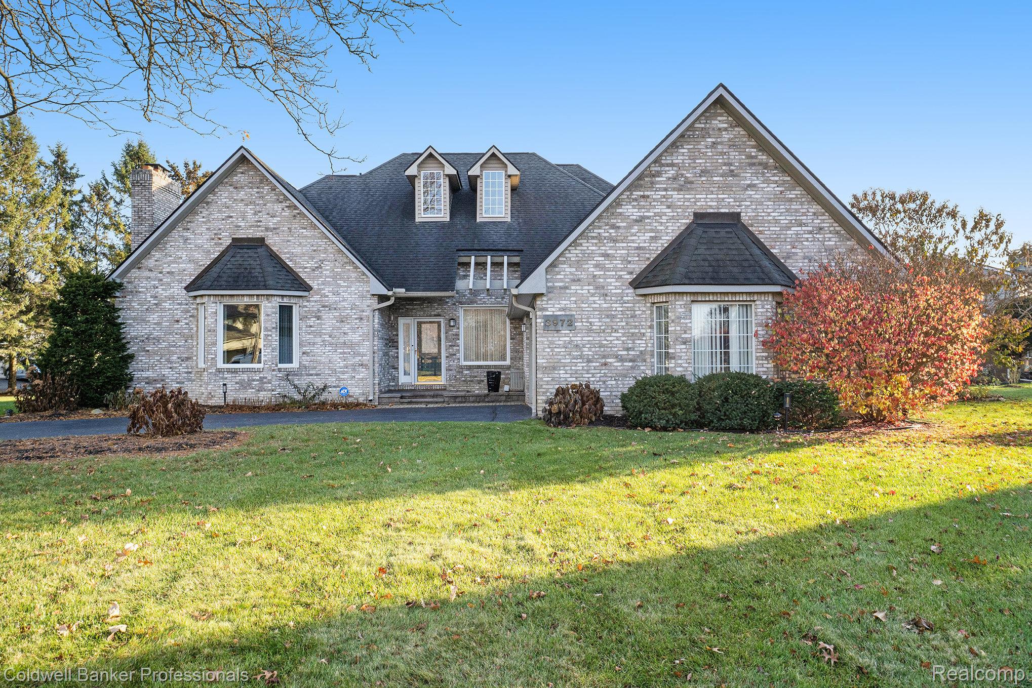 Highland, Michigan, 48356, United States, 4 Bedrooms Bedrooms, ,4 BathroomsBathrooms,Residential,For Sale,1994740