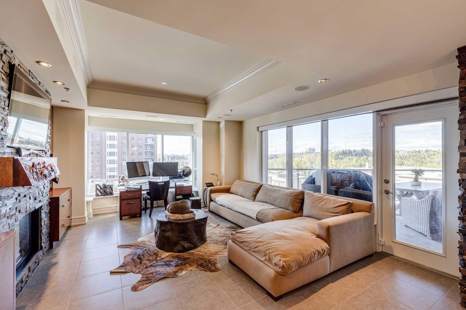 CALGARY, Alberta, T2P 5N4, CA, 2 Bedrooms Bedrooms, ,3 BathroomsBathrooms,Residential,For Sale,1837238