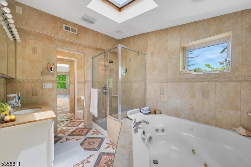 West Orange Twp., New Jersey, 07052, United States, 6 Bedrooms Bedrooms, ,4 BathroomsBathrooms,Residential,For Sale,1826682