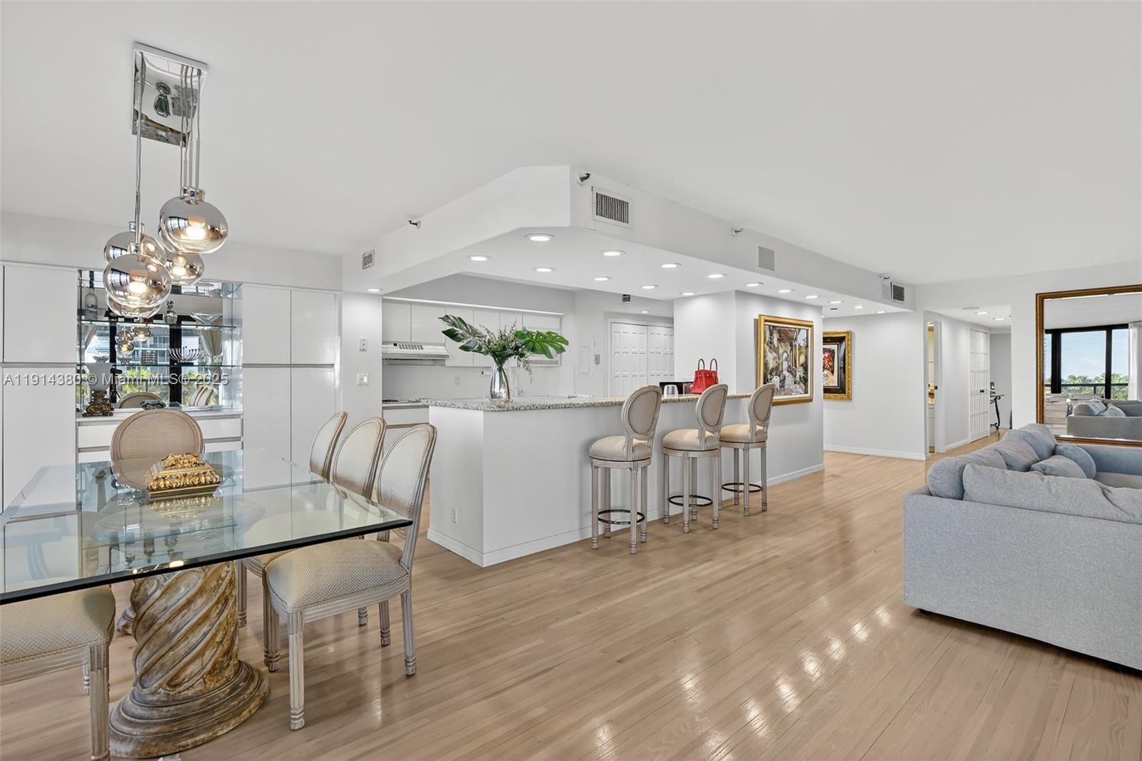 Aventura, Florida, 33180, United States, 3 Bedrooms Bedrooms, ,3 BathroomsBathrooms,Residential,For Sale,1994376