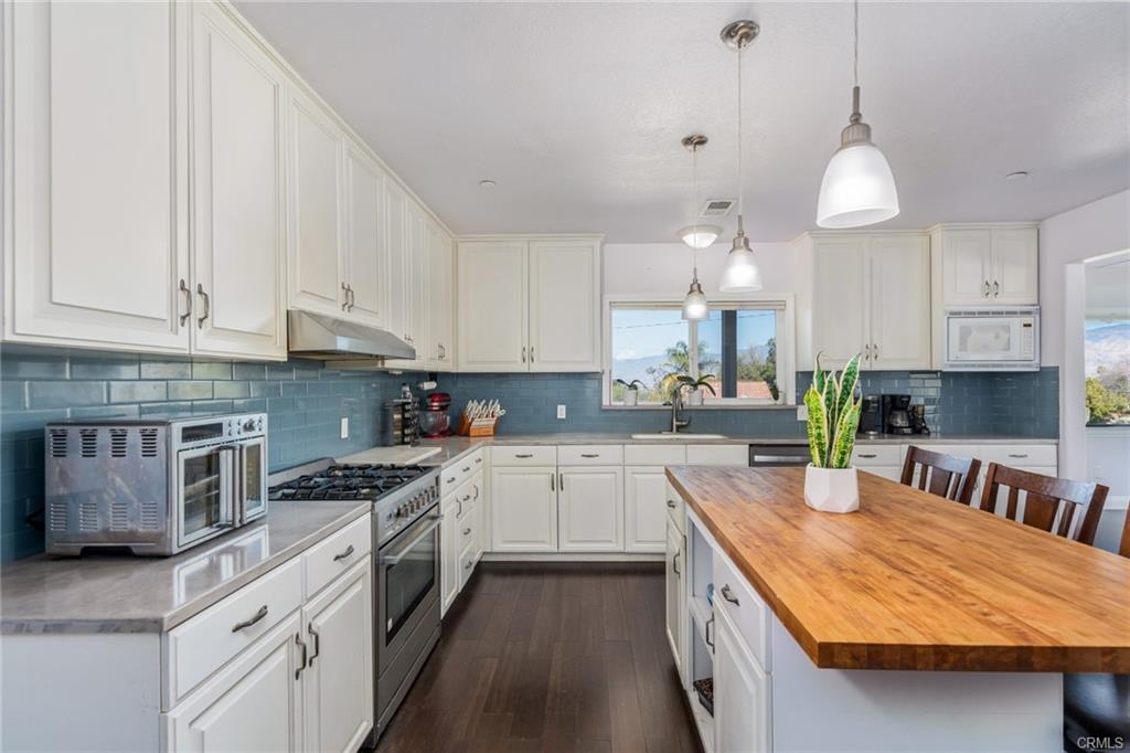 Redlands, California, 92373, United States, 4 Bedrooms Bedrooms, ,3 BathroomsBathrooms,Residential,For Sale,1824077