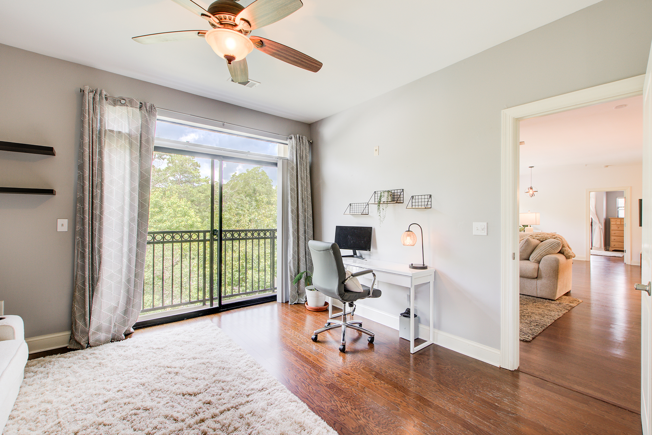  Beautifully Maintained and Light-filled Top Floor Corner Unit - 物件實景