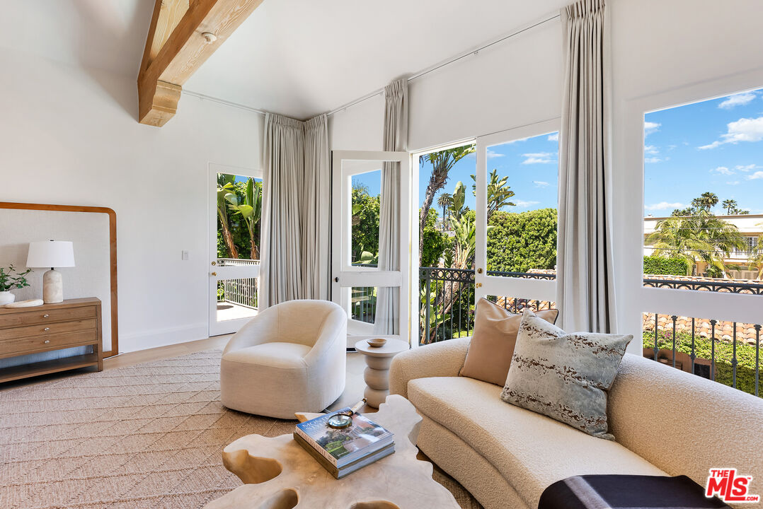 Beverly Hills, California, 90210, United States, 6 Bedrooms Bedrooms, ,8 BathroomsBathrooms,Residential,For Sale,1926509
